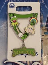 Miss Piggy & Kermit The Muppets Lanyard Pin front