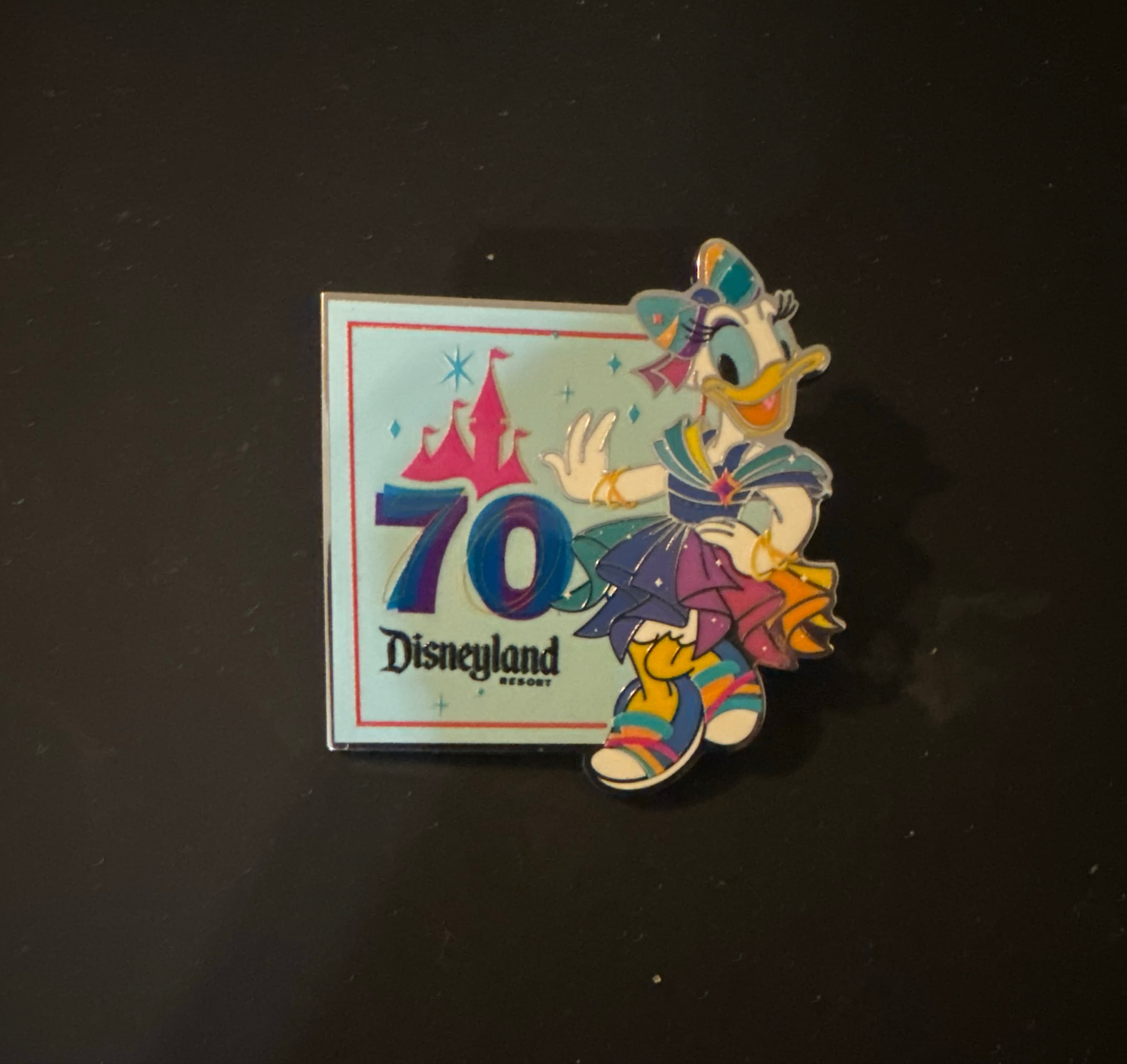 Daisy Duck - Disneyland 70th Anniversary Celebration Logo Booster Set front