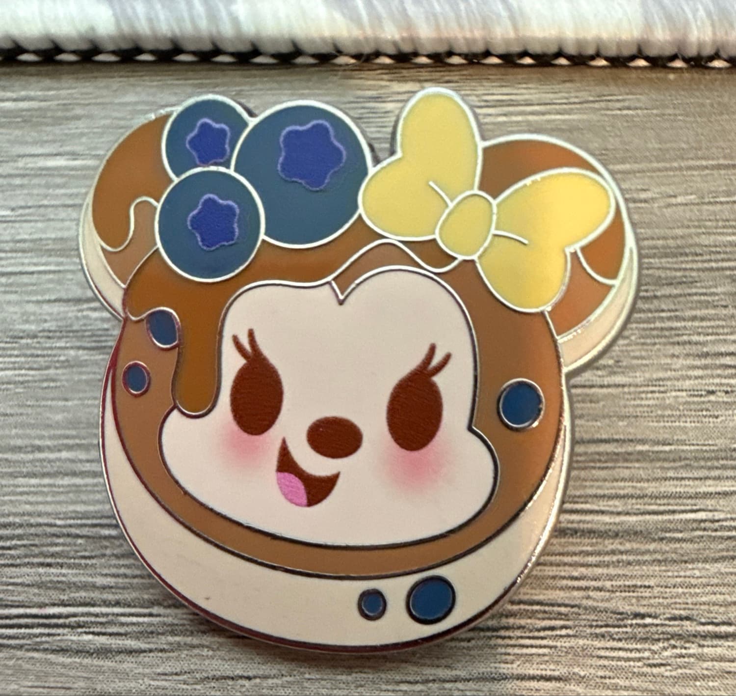 Disney Munchlings Series 2 Mystery Pin