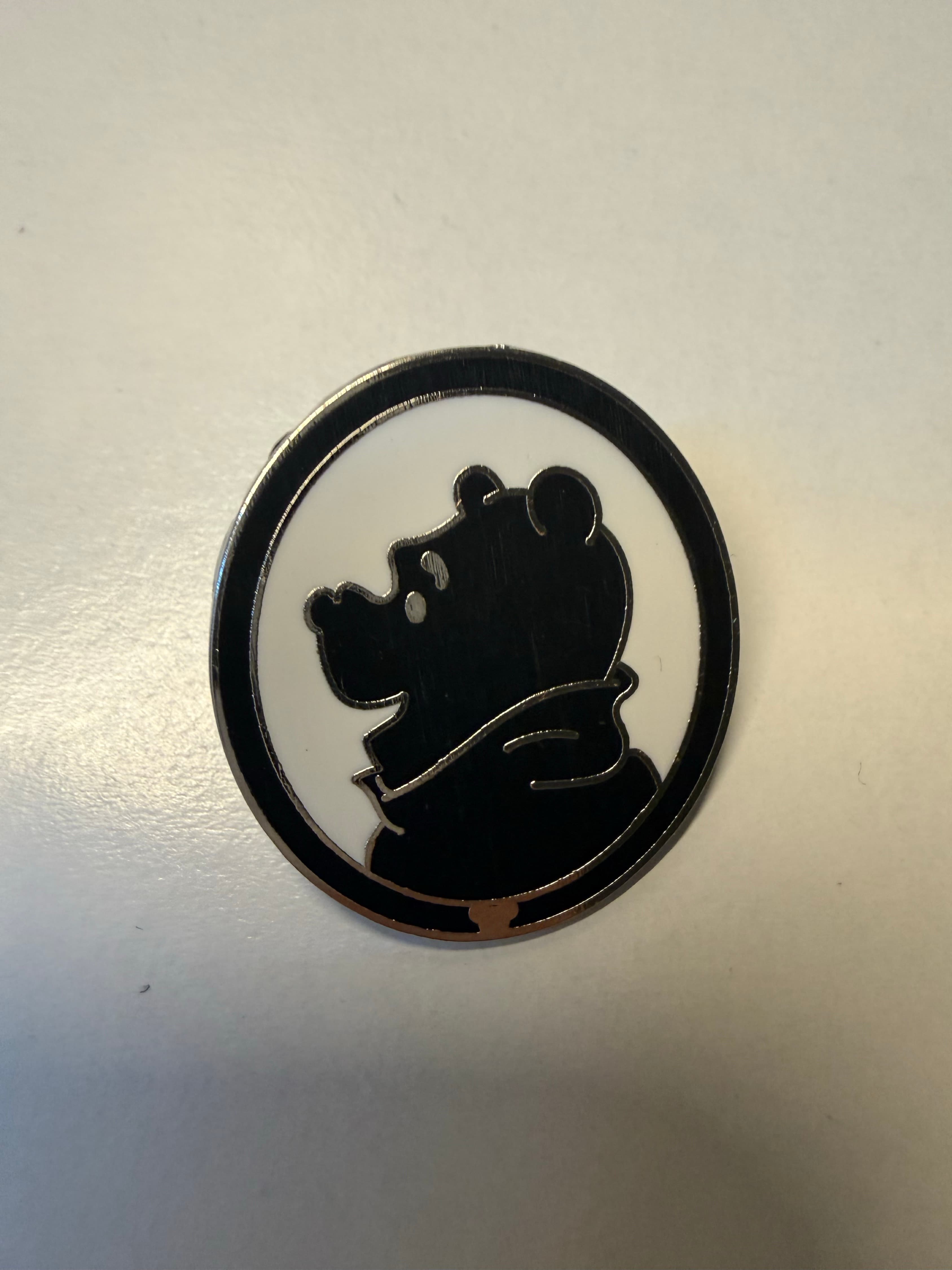 Winnie the Pooh - Pooh Character Silhouette - Hidden Mickey 2009 front