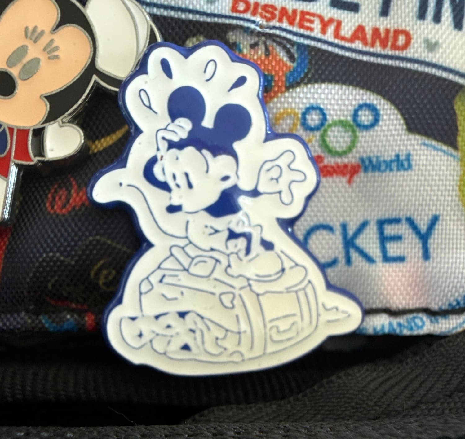 Mickey Mouse packing a suitcase - Mickey Vacation Booster Set front