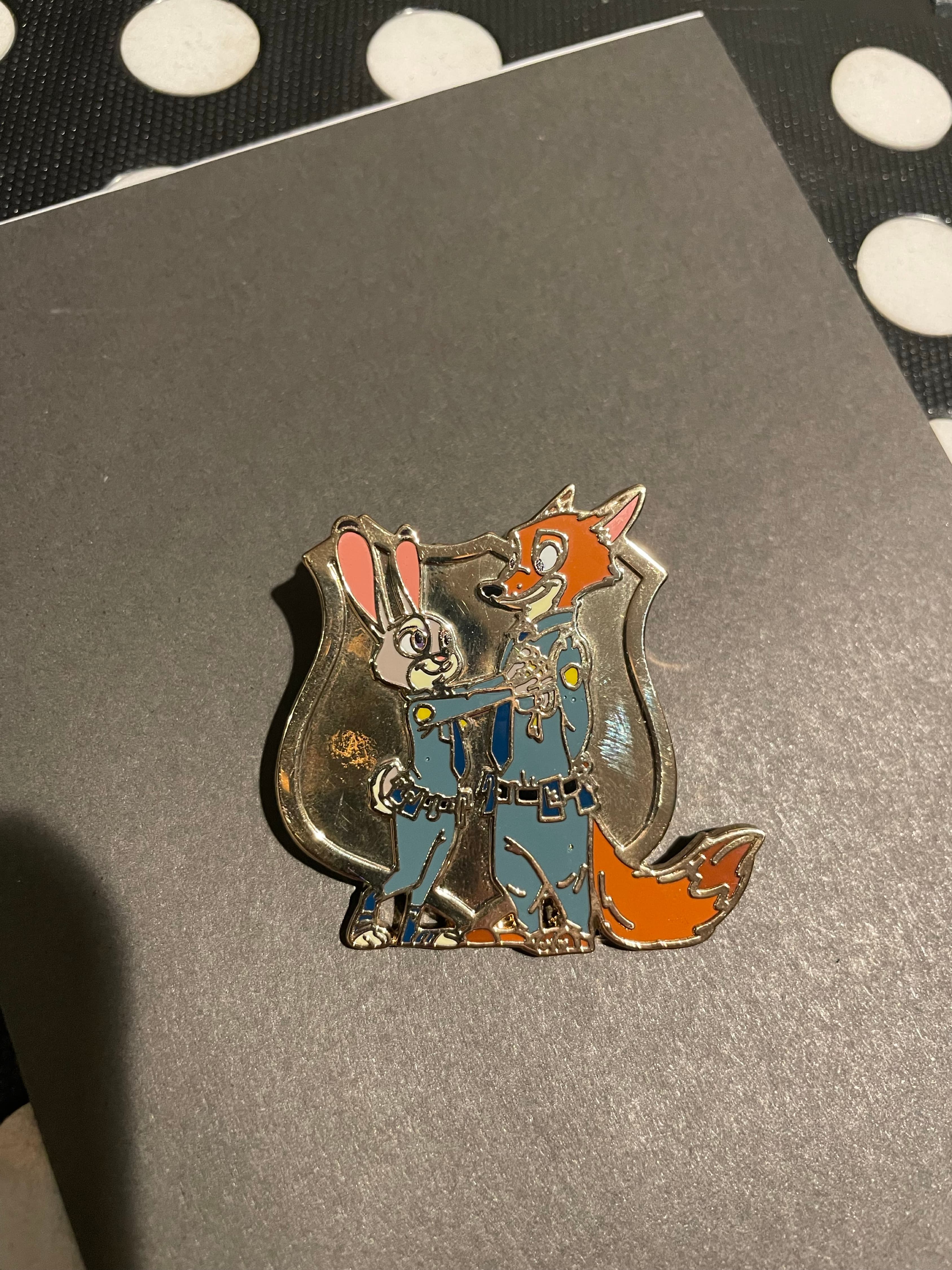 Zootopia Judy Hopps and Nick Wilde - Badge pin front