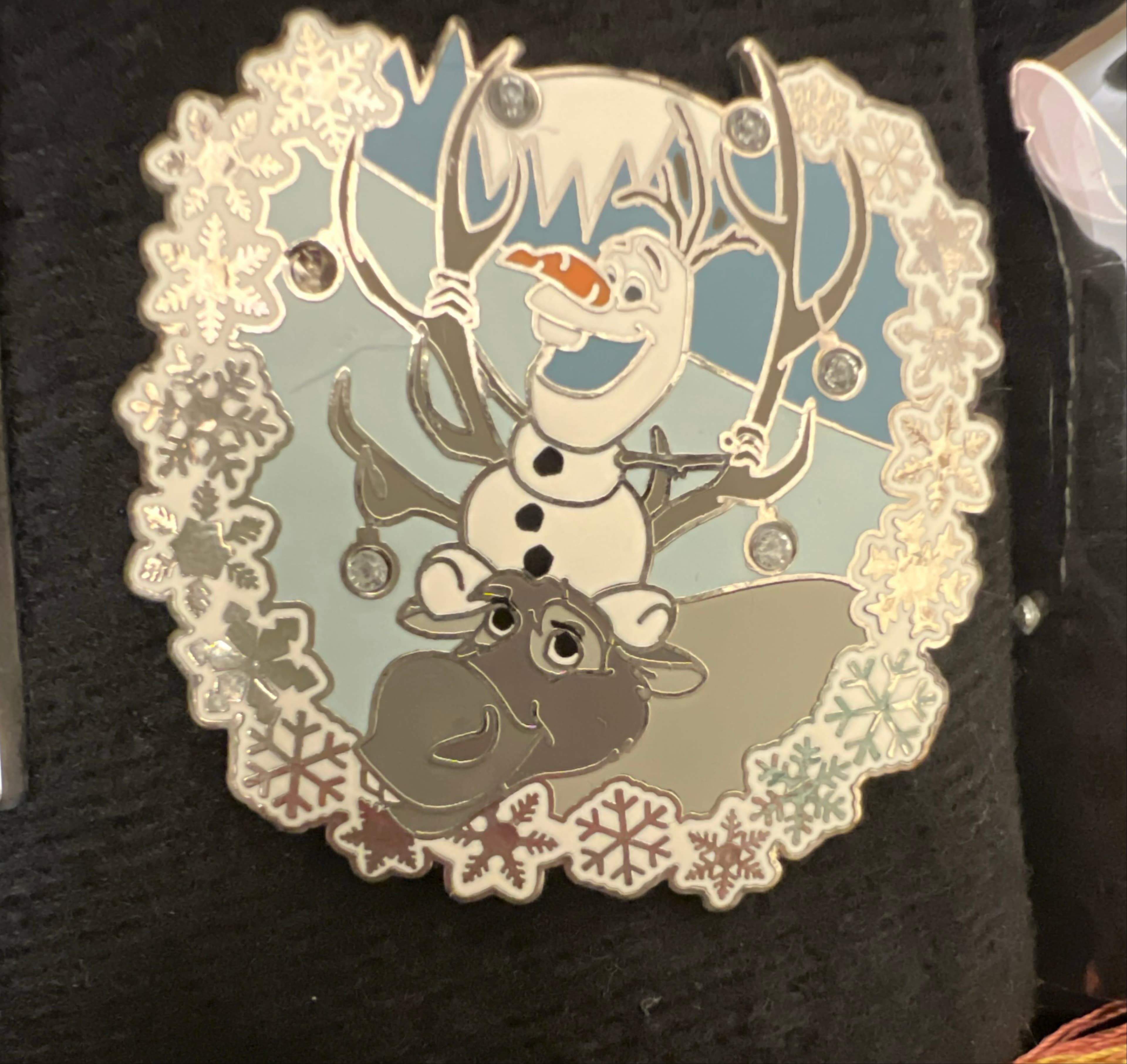 Frozen Olaf and Sven Snowflake Wreath Jeweled Holiday Pin front