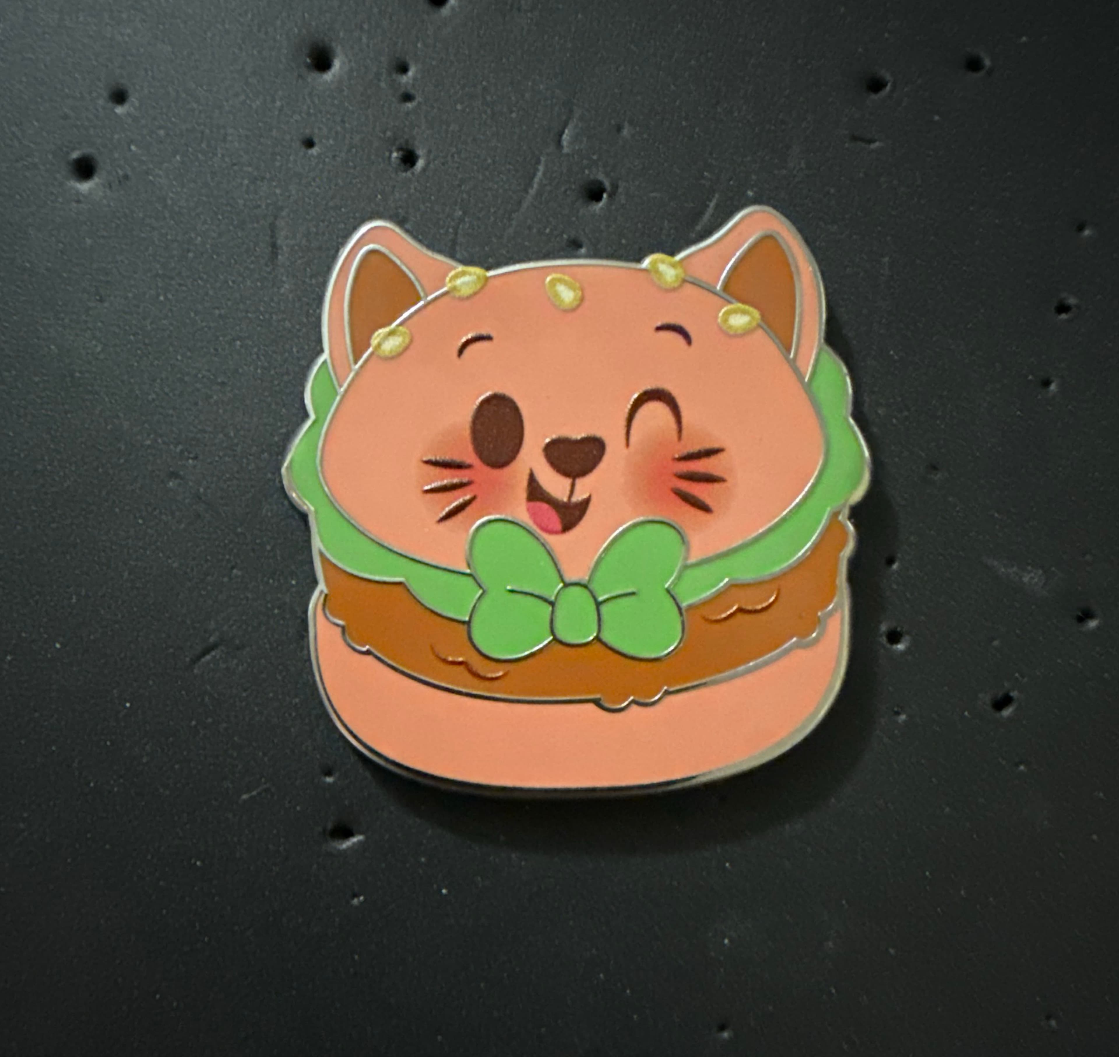 Thomas O'Malley Burger Munchling Pin front
