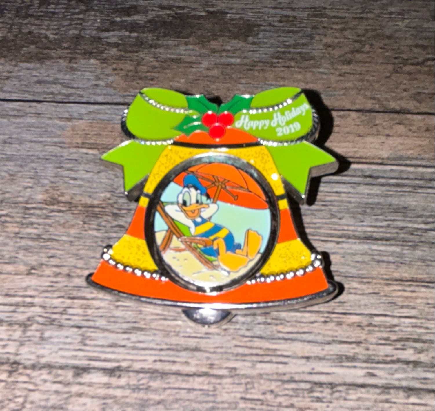 Disney Resort Holidays Pin 2019 - Vero Beach Resort - Donald Duck Lounging front