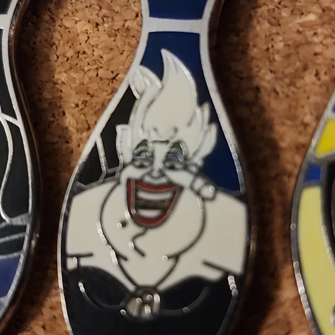 DLR - 2008 Hidden Mickey Series - Bowling Pin Villains - Ursula front