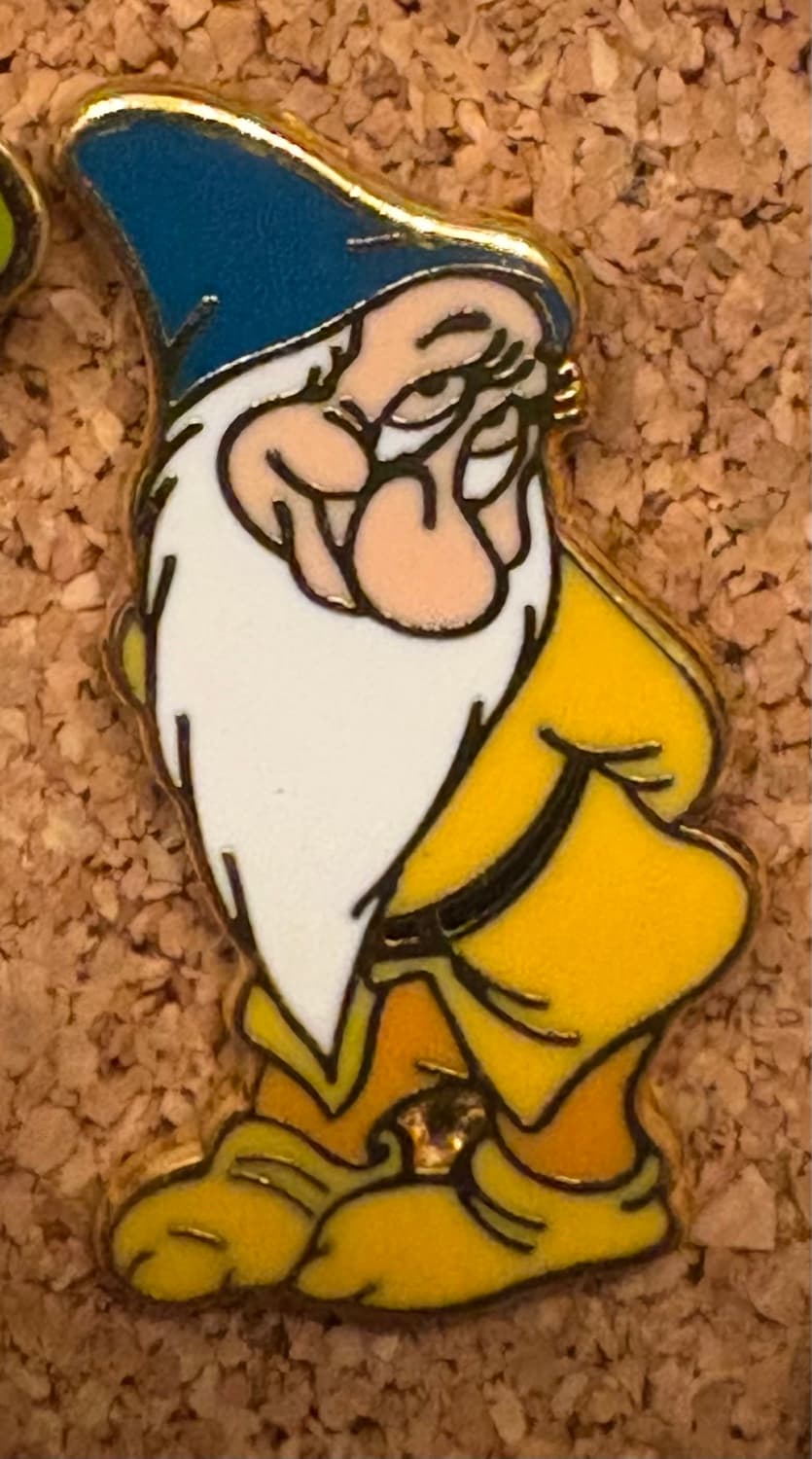 Disney VTG Cast 50th Anniversary Bashful Standing Snow White & Seven Dwarfs Pin