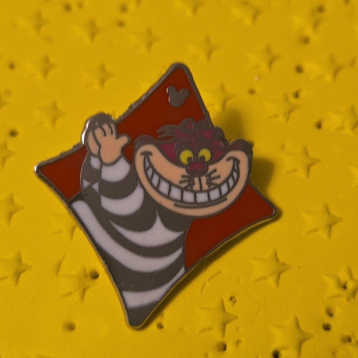 DLR - 2013 Hidden Mickey - Alice in Wonderland Playing Card Suits Cheshire Cat Diamond front