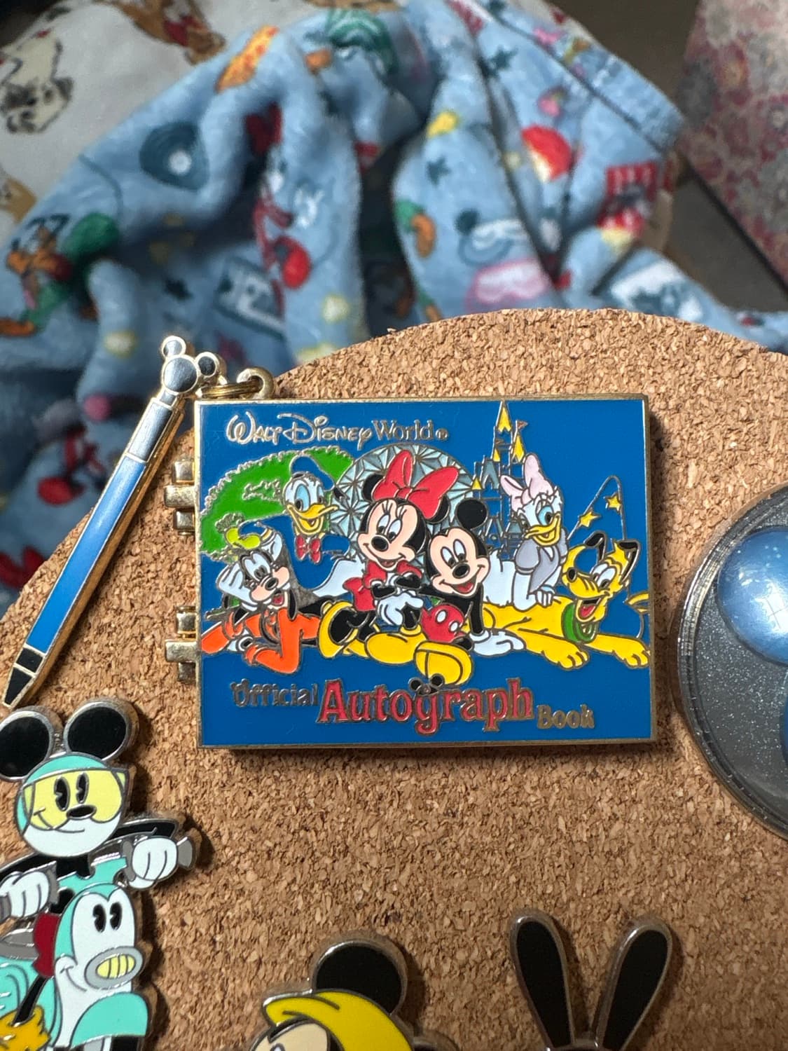 WDW - Walt Disney World - Official Autograph Book with Pen