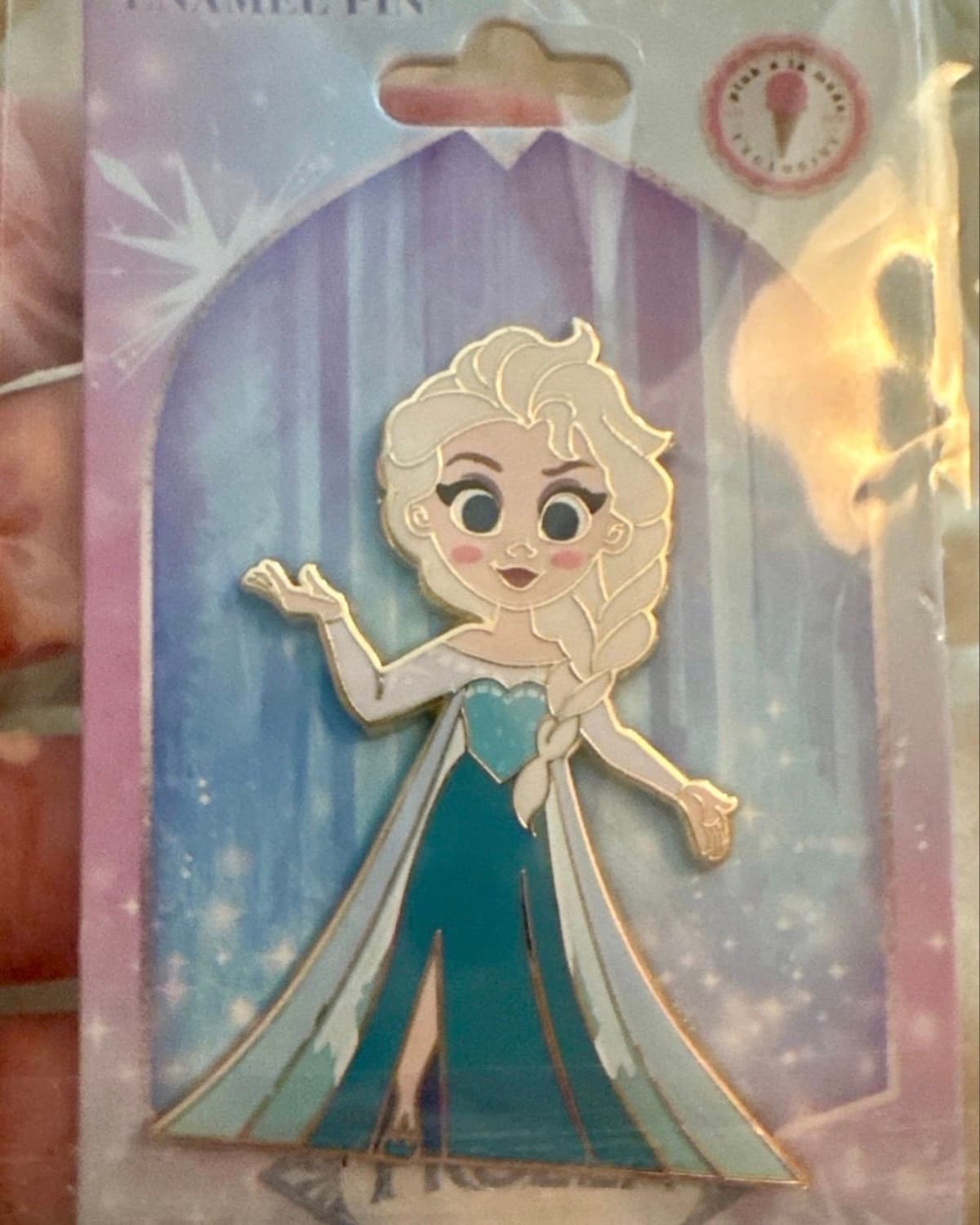 Elsa Frozen Pink a la Mode Pin