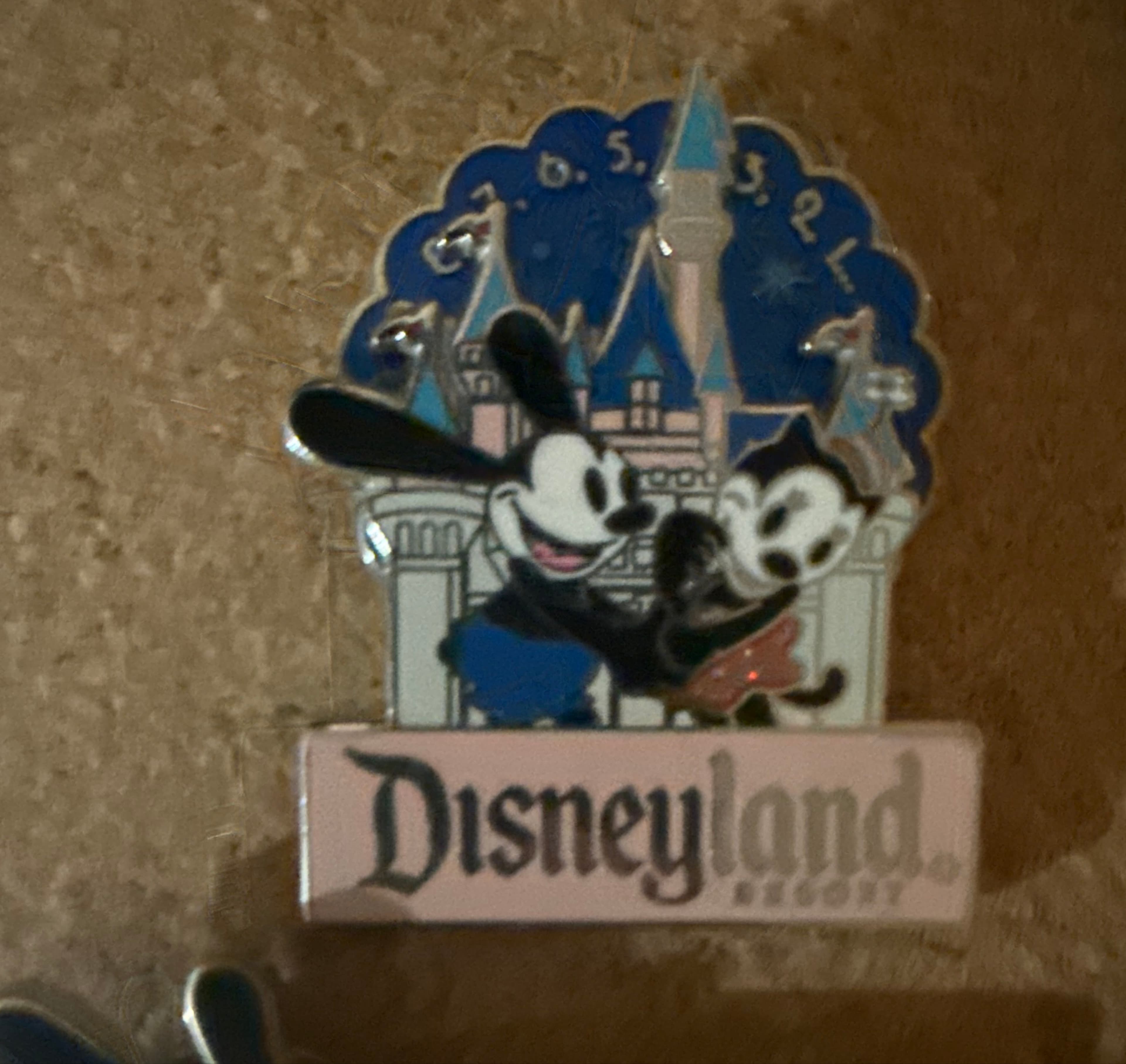 Oswald Lucky Rabbit & Ortensia Happy New Year 2017 Disneyland Pin front