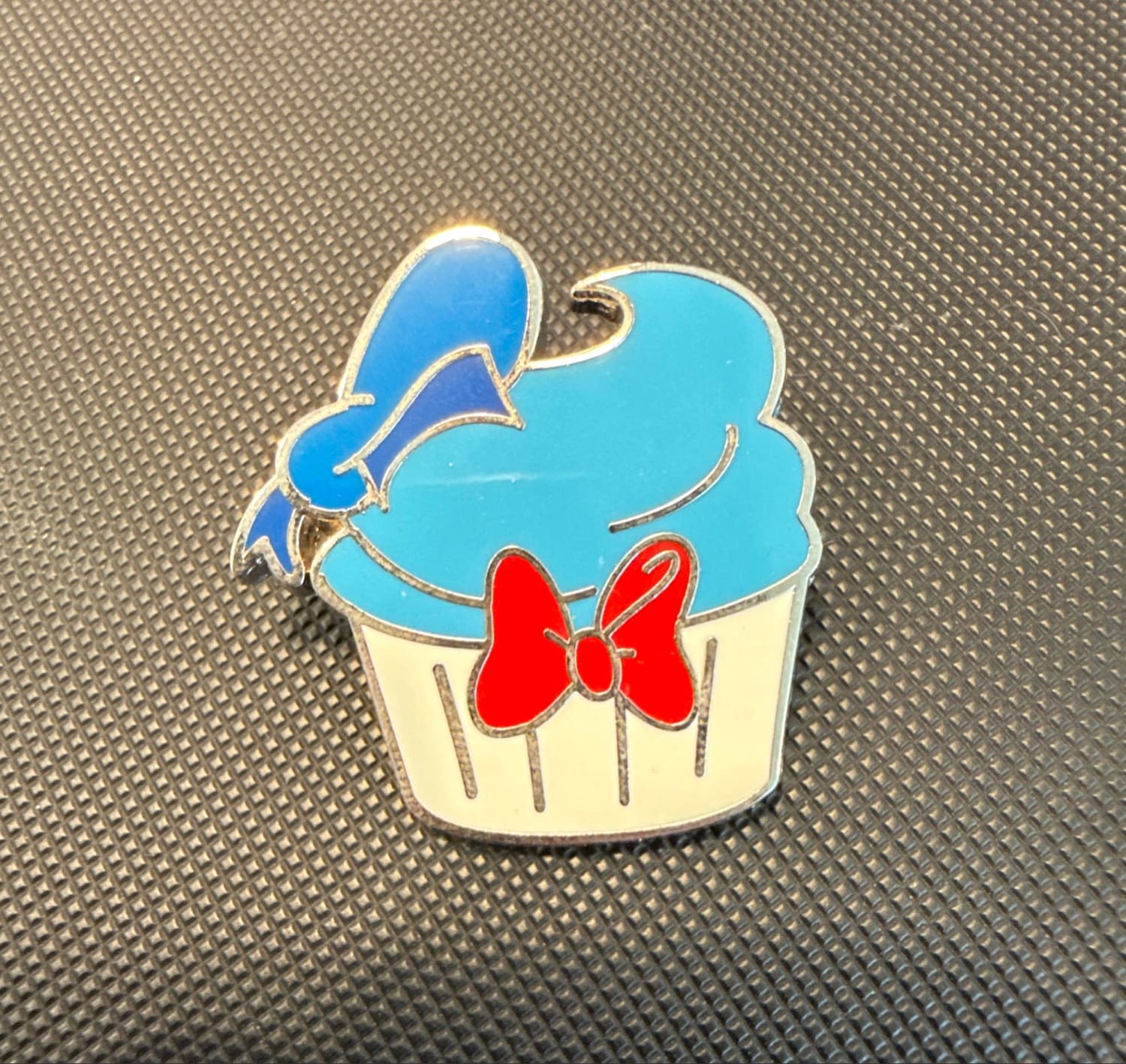 Donald Duck Cupcake Pin