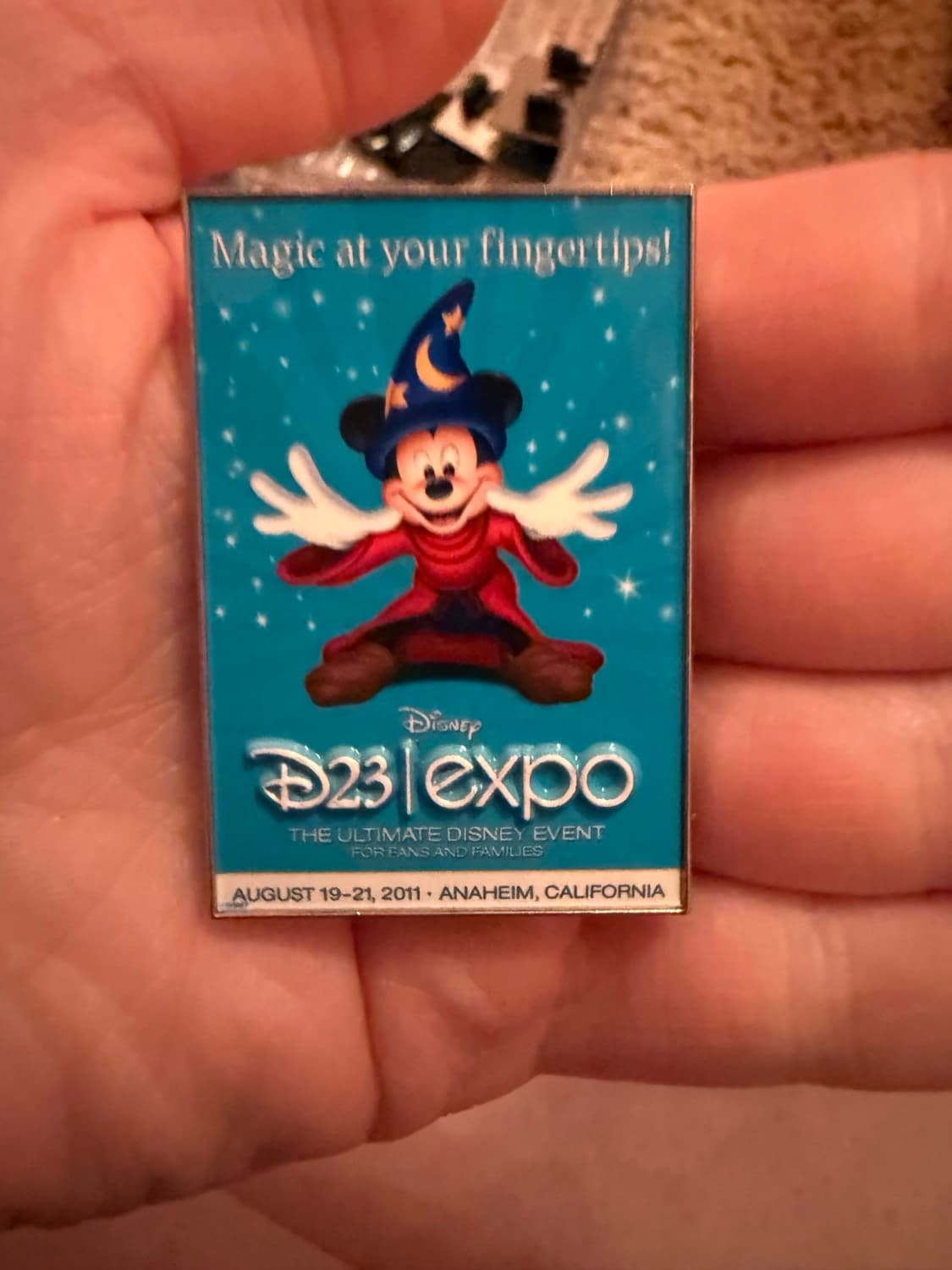 D23 Expo 2011 Sorcerer Mickey Logo Sparkle Limited Release Pin front