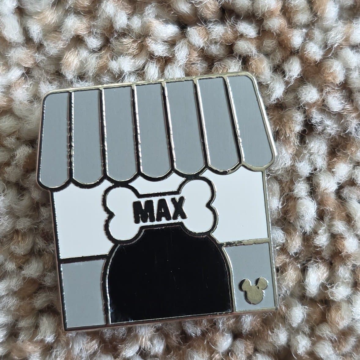 Hidden Mickey 2019 - Doghouses - Max front