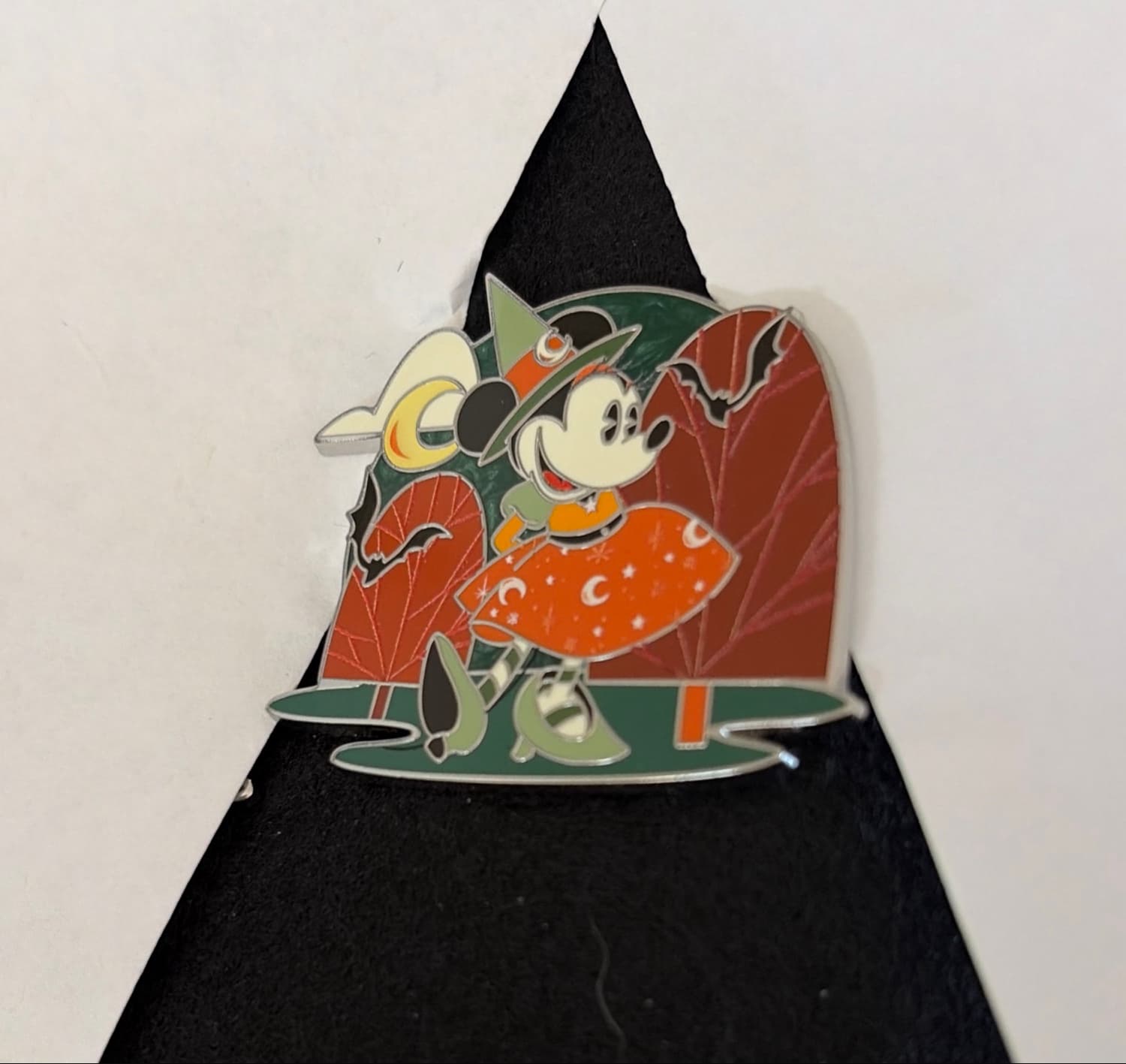 Minnie as Witch - Mickey Mouse Family Halloween Collection