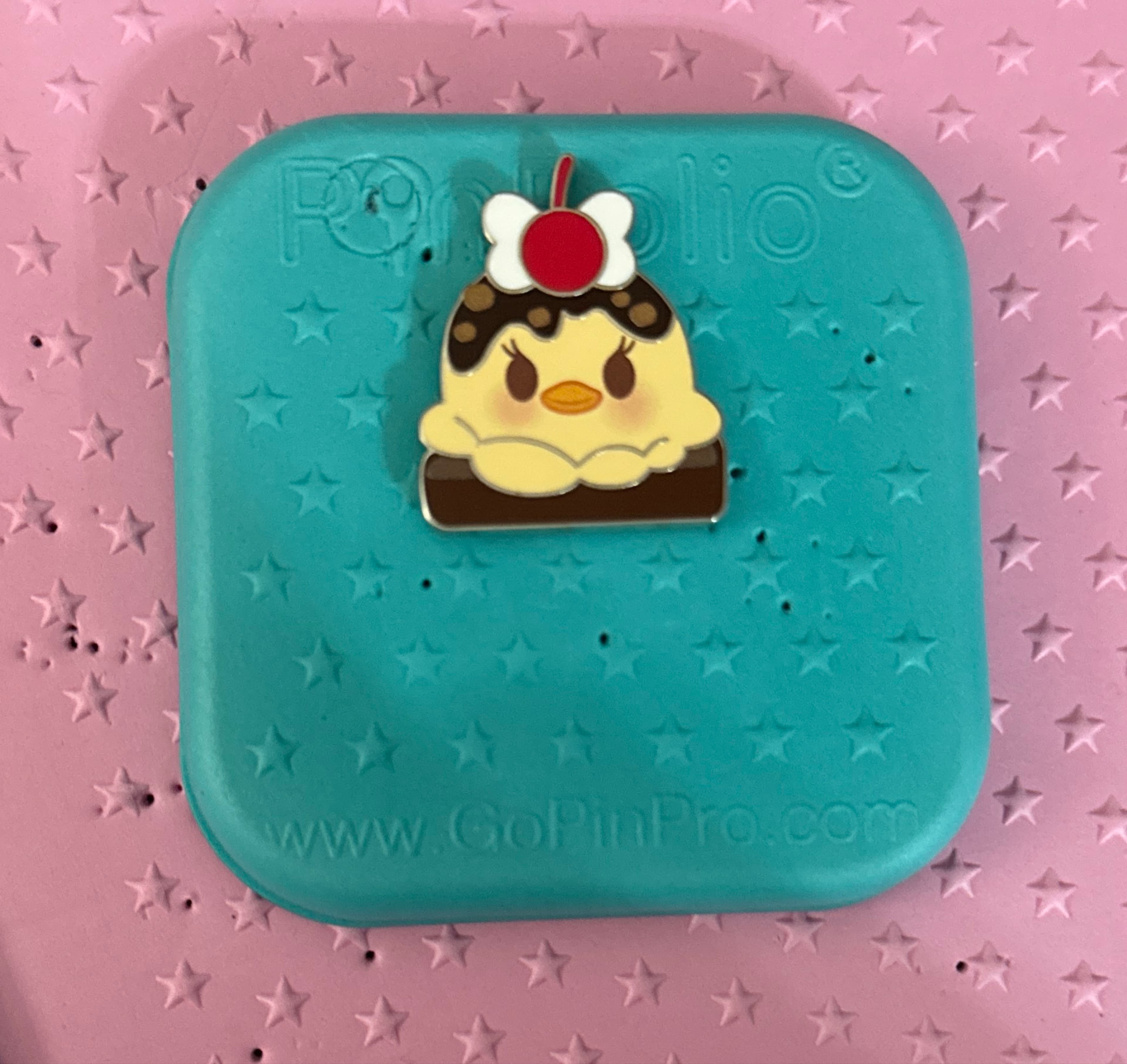 Daisy Duck Brownie Sundae - Munchlings Mystery Collection (Series 4) front