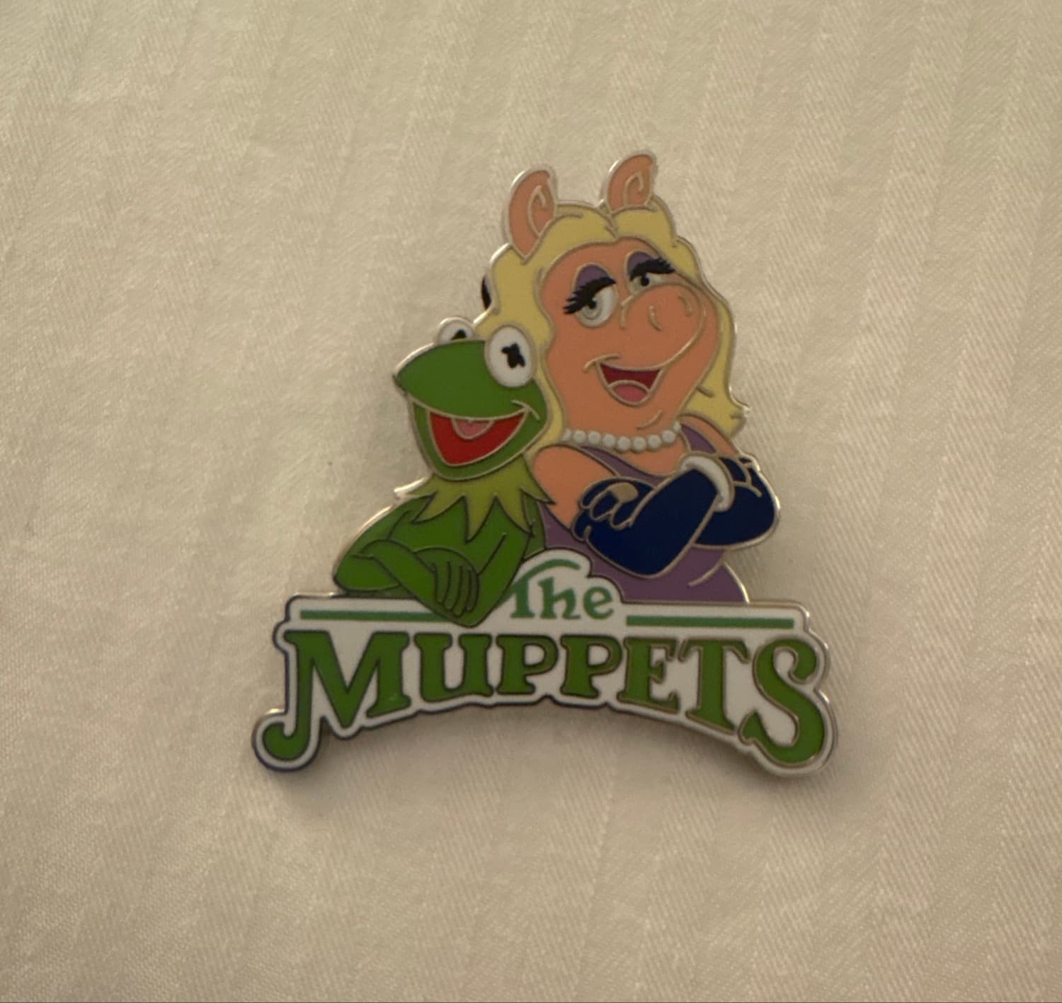 The Muppets Kermit the Frog & Miss Piggy Logo Pin
