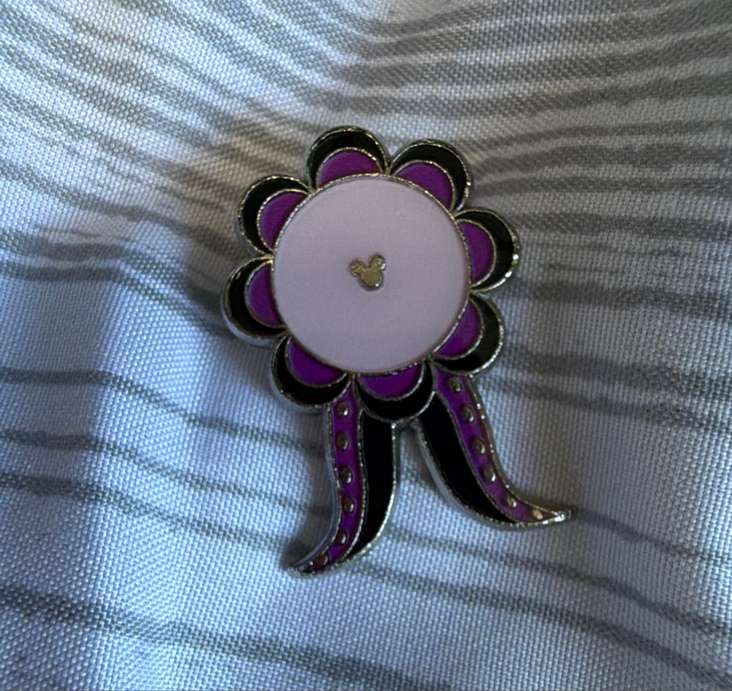 2019 Hidden Mickey - Ribbons - Flower Pin