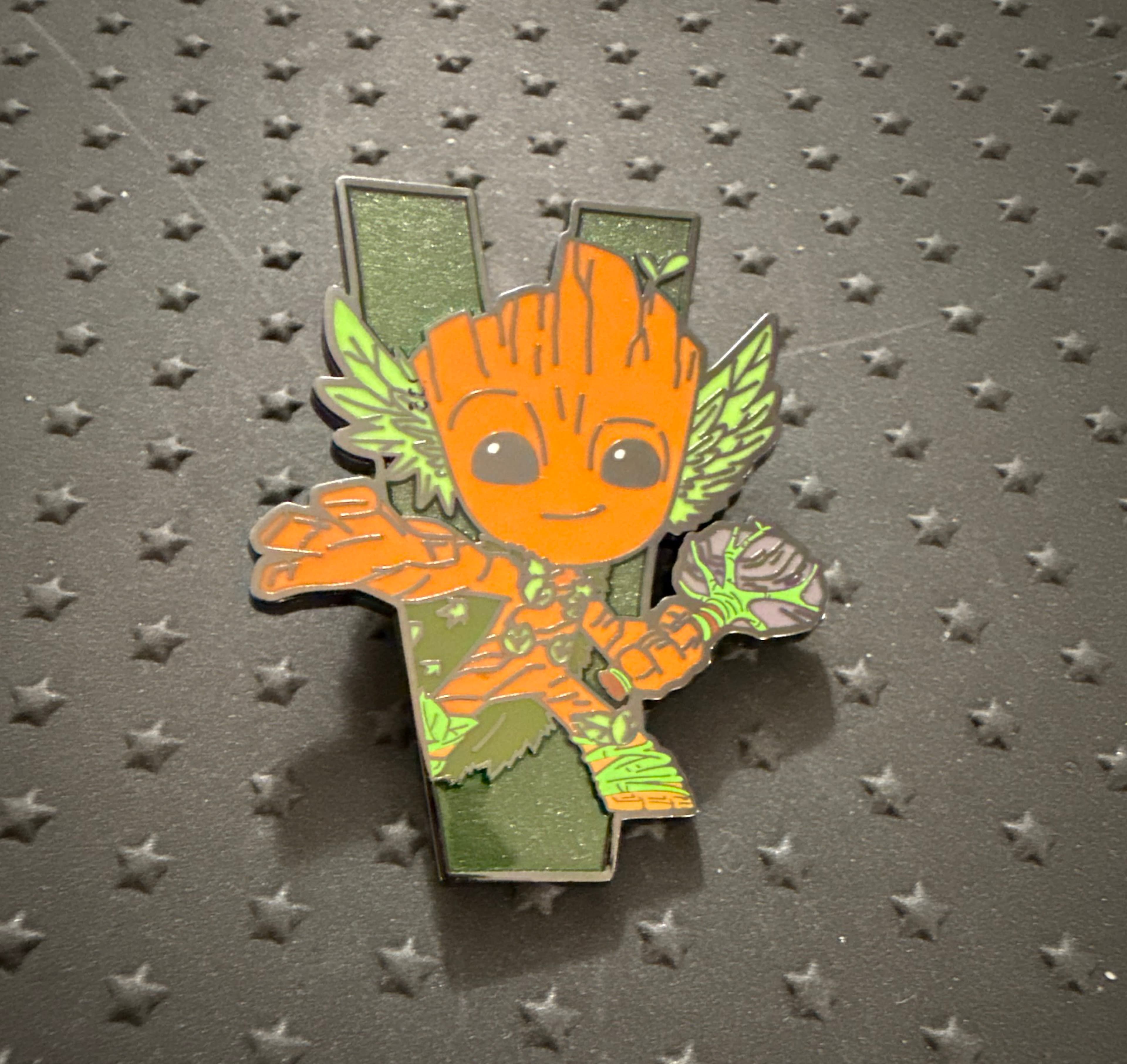 Groot as Thor - Letter V front