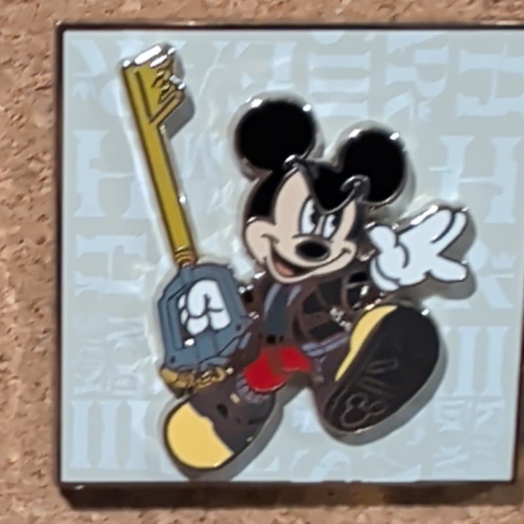 Kingdom Hearts 3 King Mickey With Keyblade front
