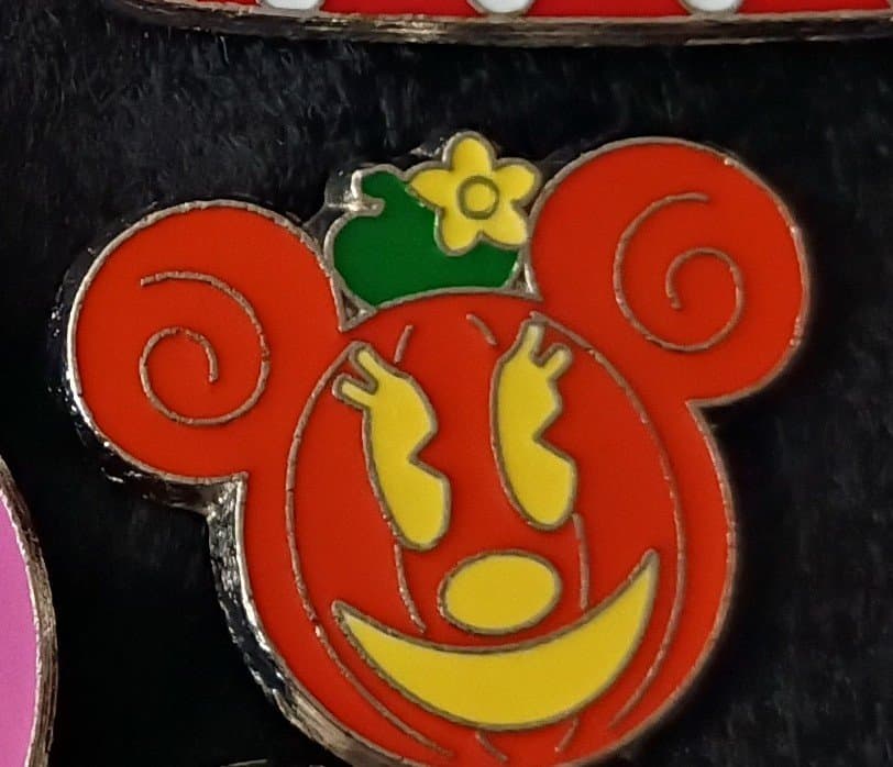 Minnie Mouse Pumpkin Jack-O-Lantern