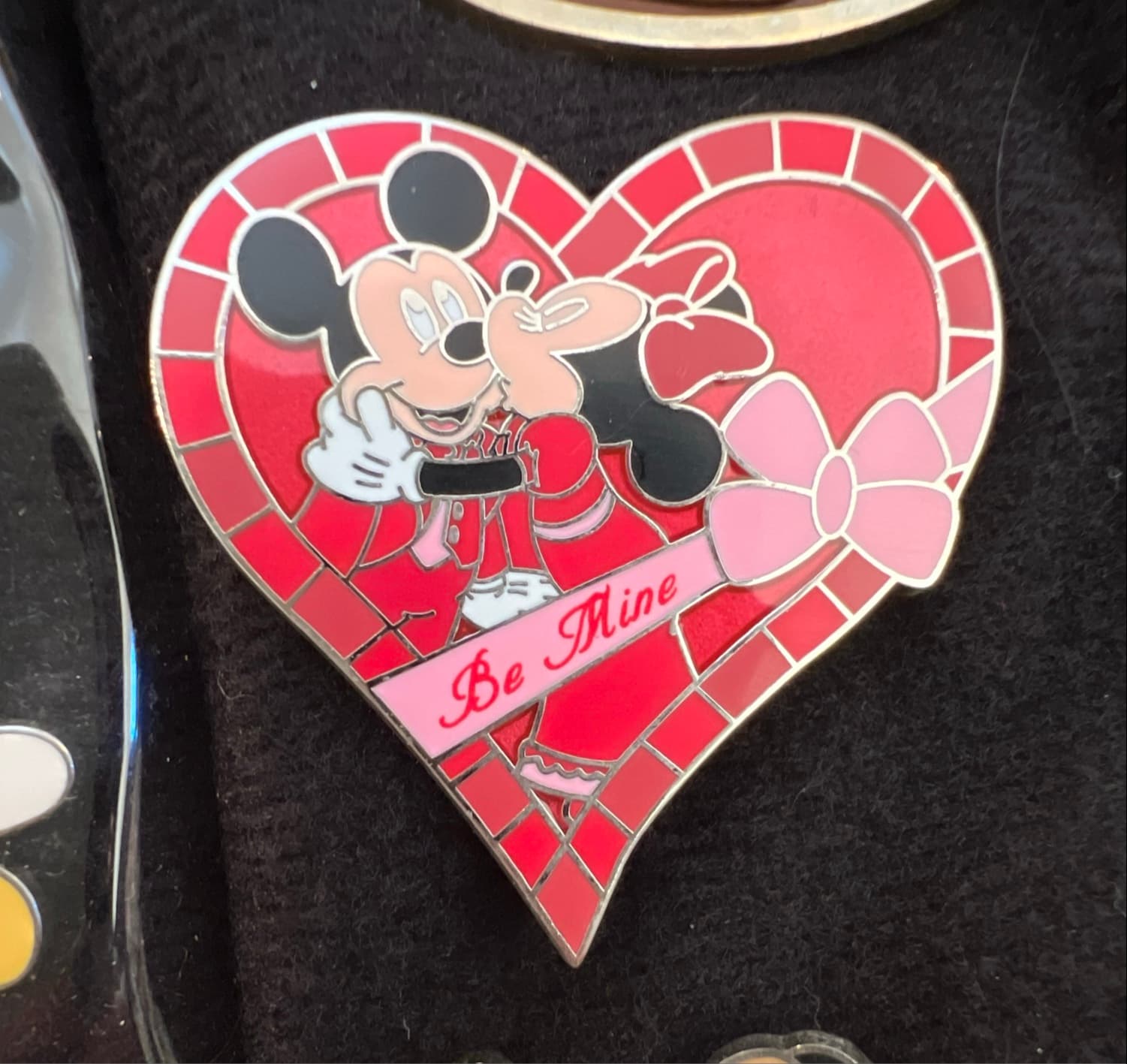 DISNEY MICKEY MOUSE AND MINNIE MOUSE 'BE MINE' HEART SHAPED PIN front
