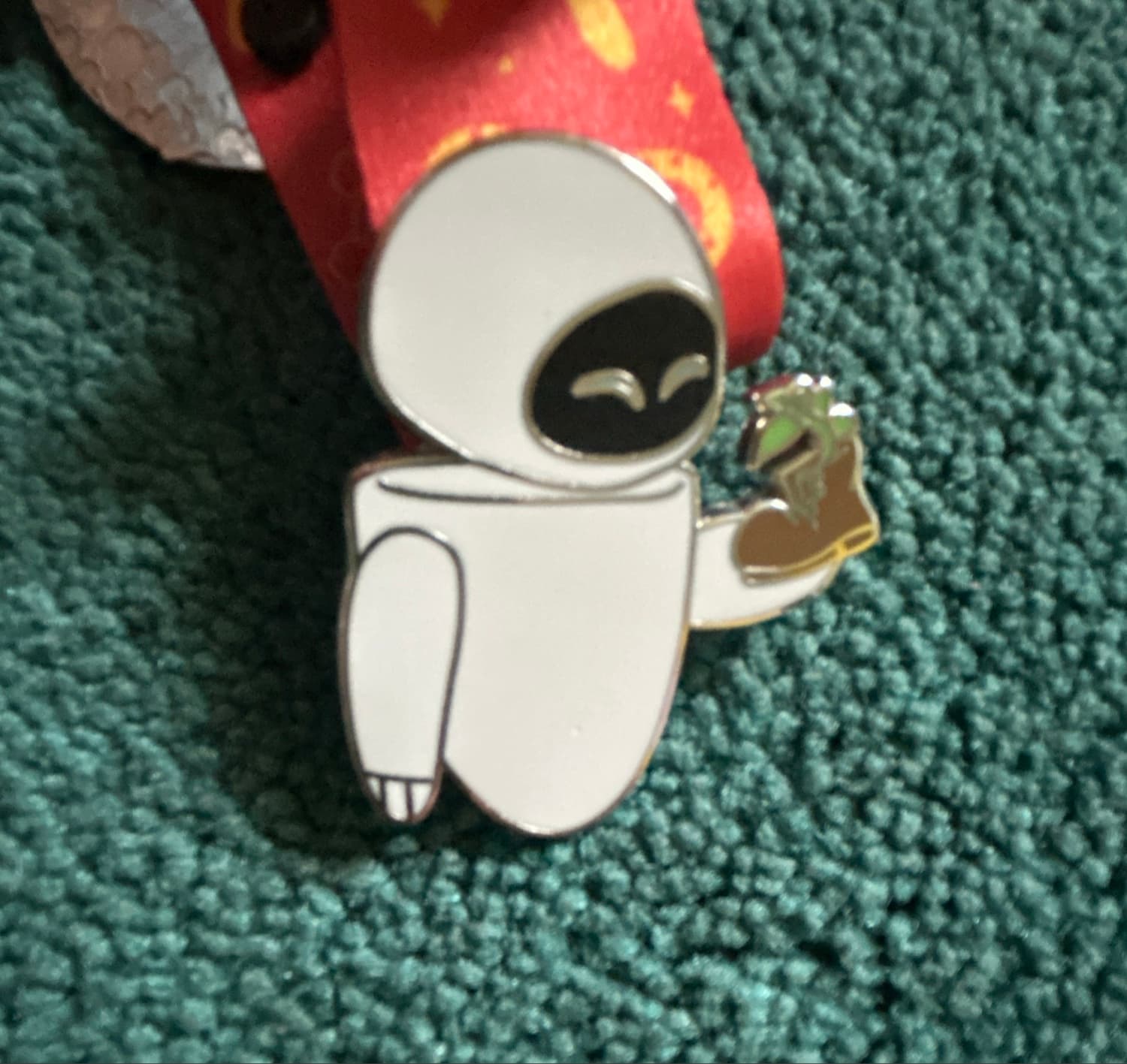 WALL-E and EVE Pin Set