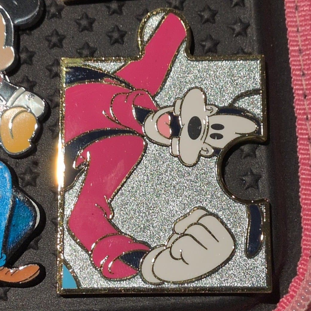 Mickey and Friends Glittered Puzzle Pieces