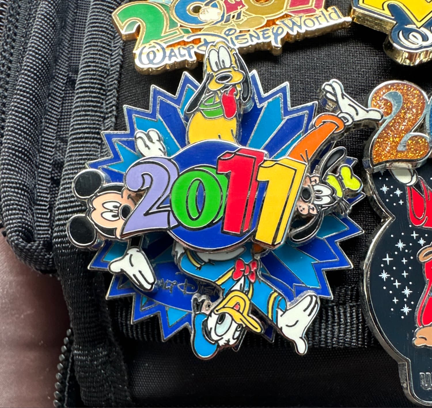 2011 Walt Disney World Dated Spinner Mickey Mouse Goofy Donald Pluto Pin