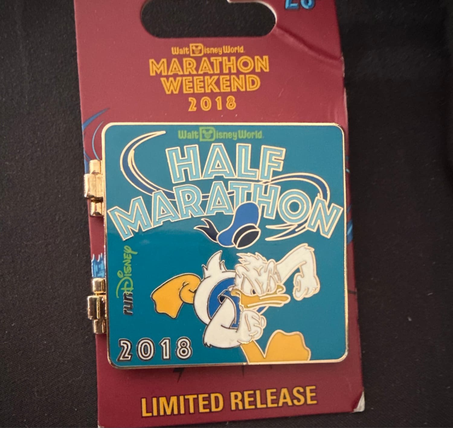 Walt Disney World Marathon Weekend 2018 25th Anniversary Half Marathon Donald Duck Hinged Pin front