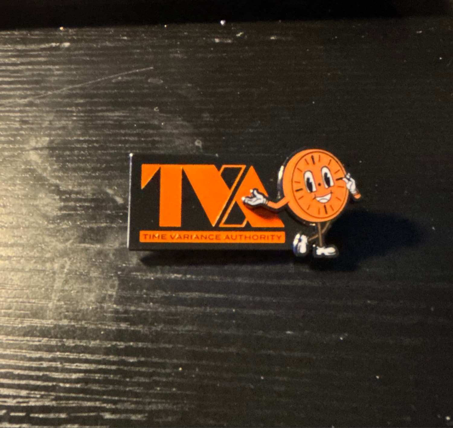 D23 Exclusive Miss Minutes Pin – Marvel's Loki front