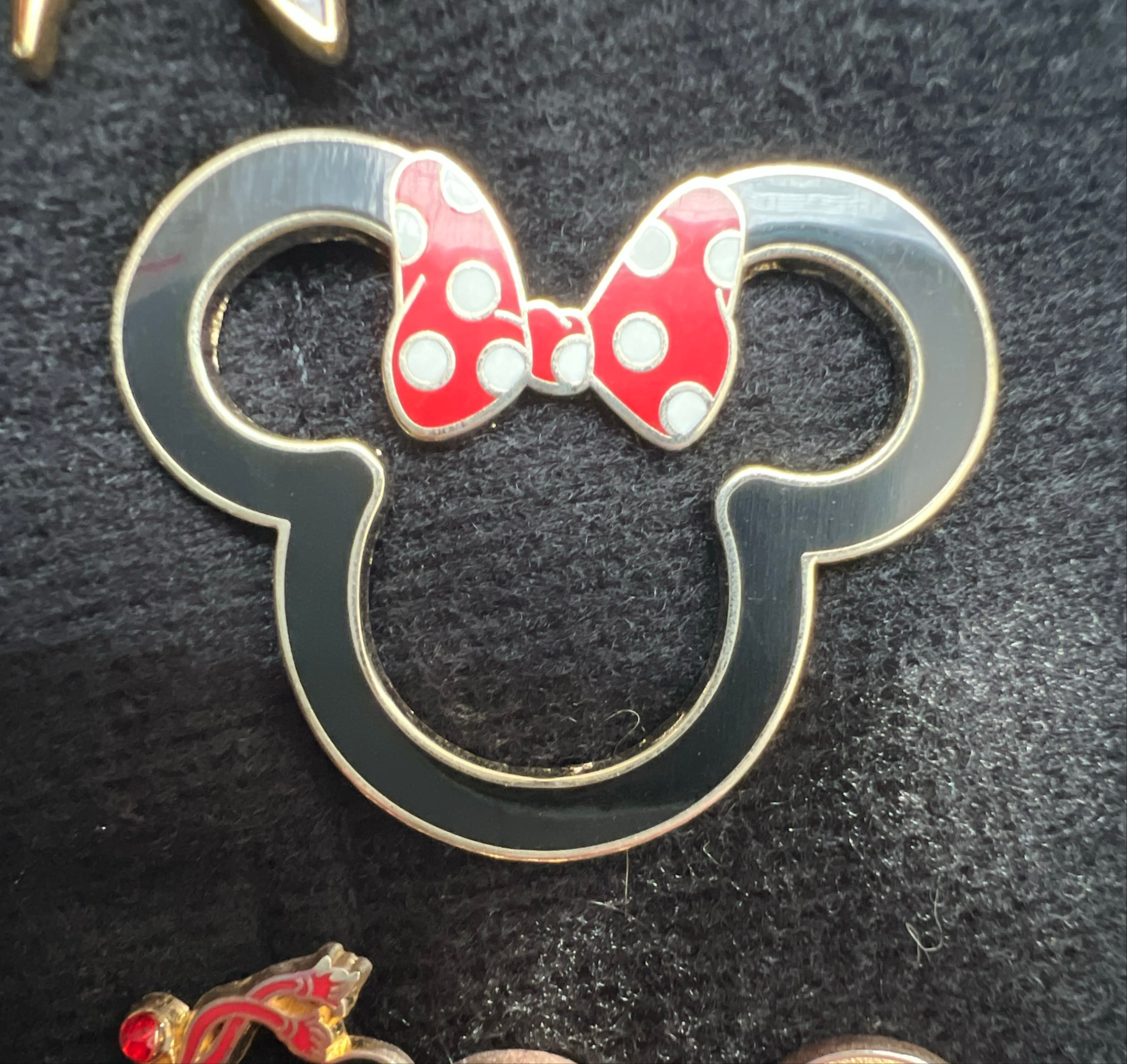 Minnie Mouse Icon Outline Pin