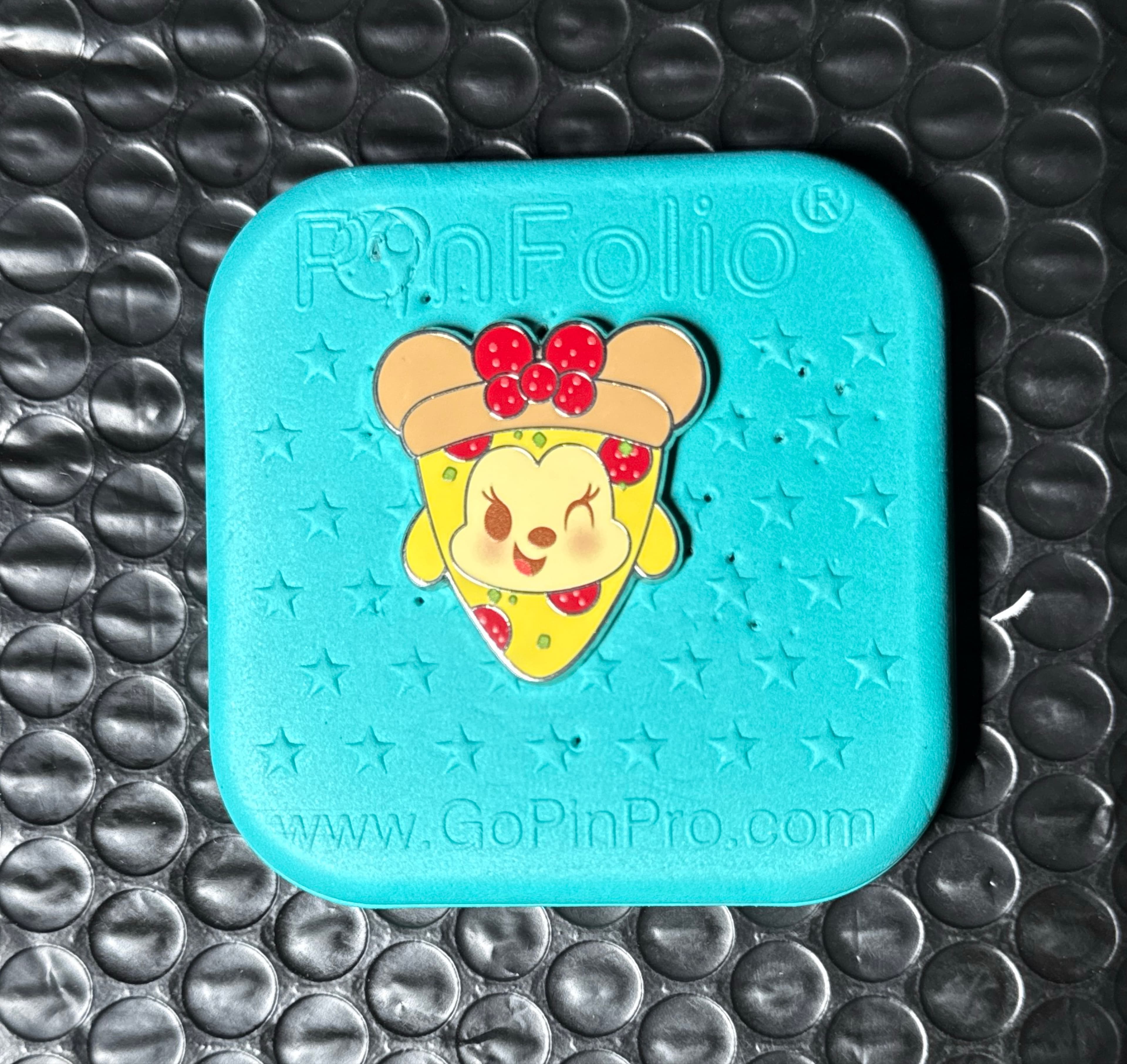 Minnie Mouse Pepperoni Pizza - Disney Munchlings Series 3 front