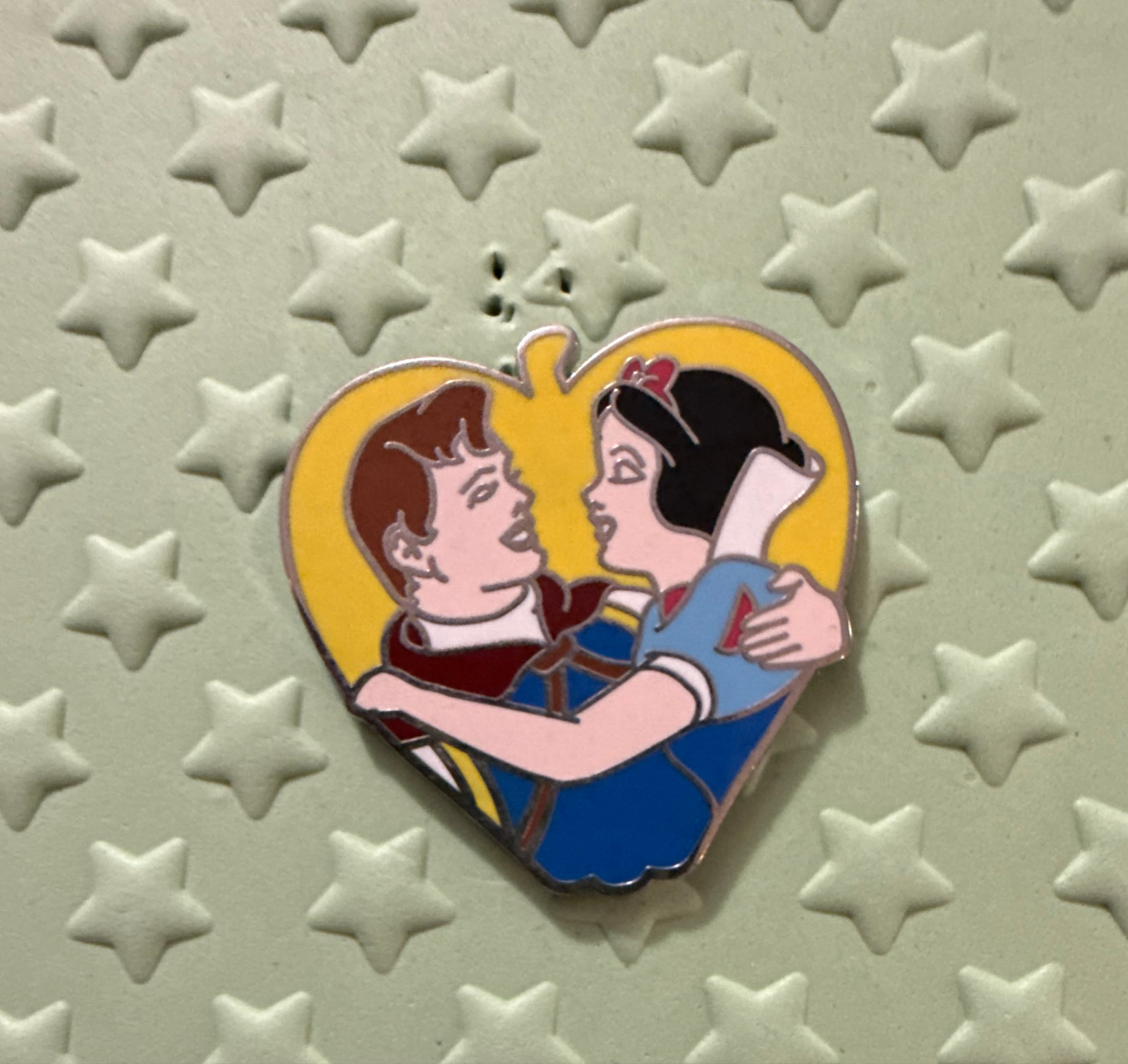 Snow White and Prince Charming Love Apple front