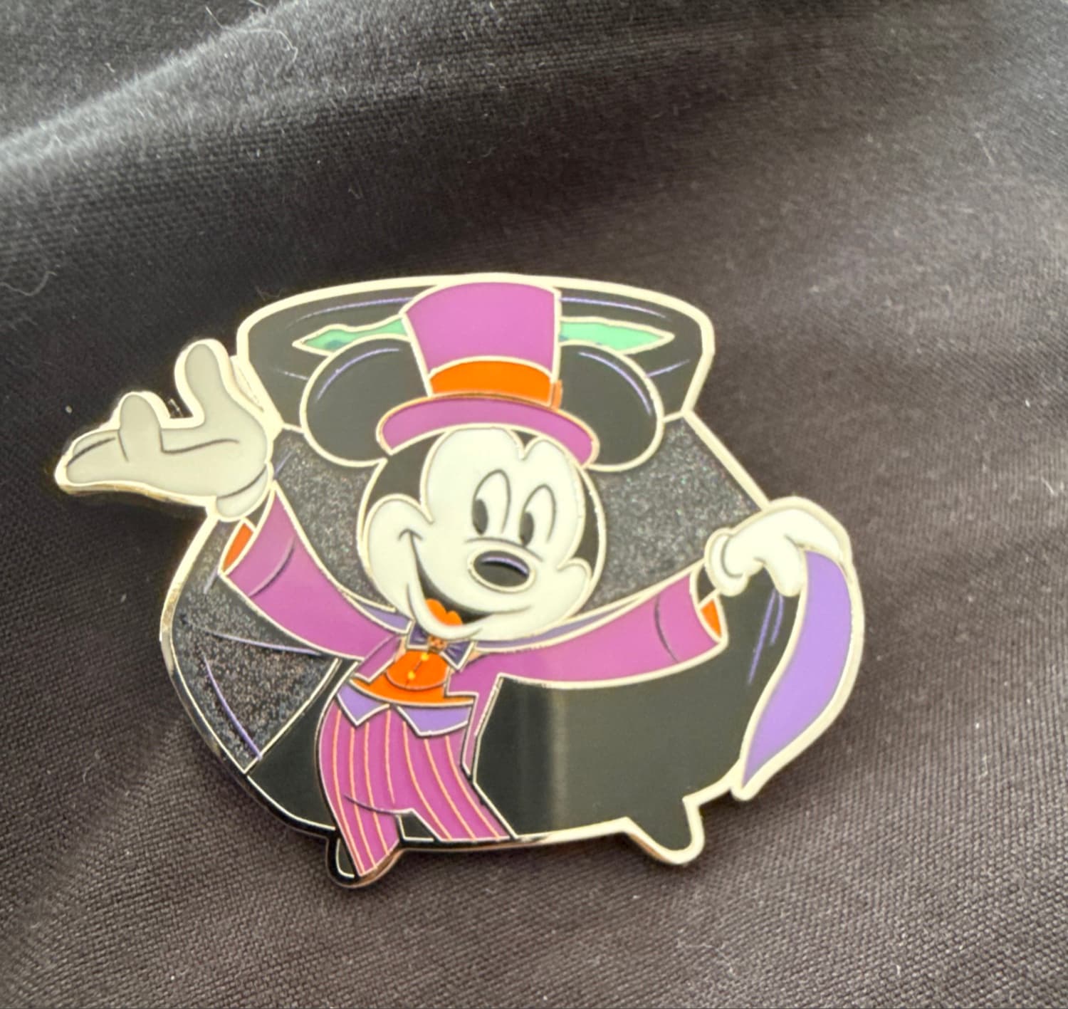 Mickey's Not So Scary Halloween Party 2025: Mystery Pin Set - Mickey Mouse Vampire