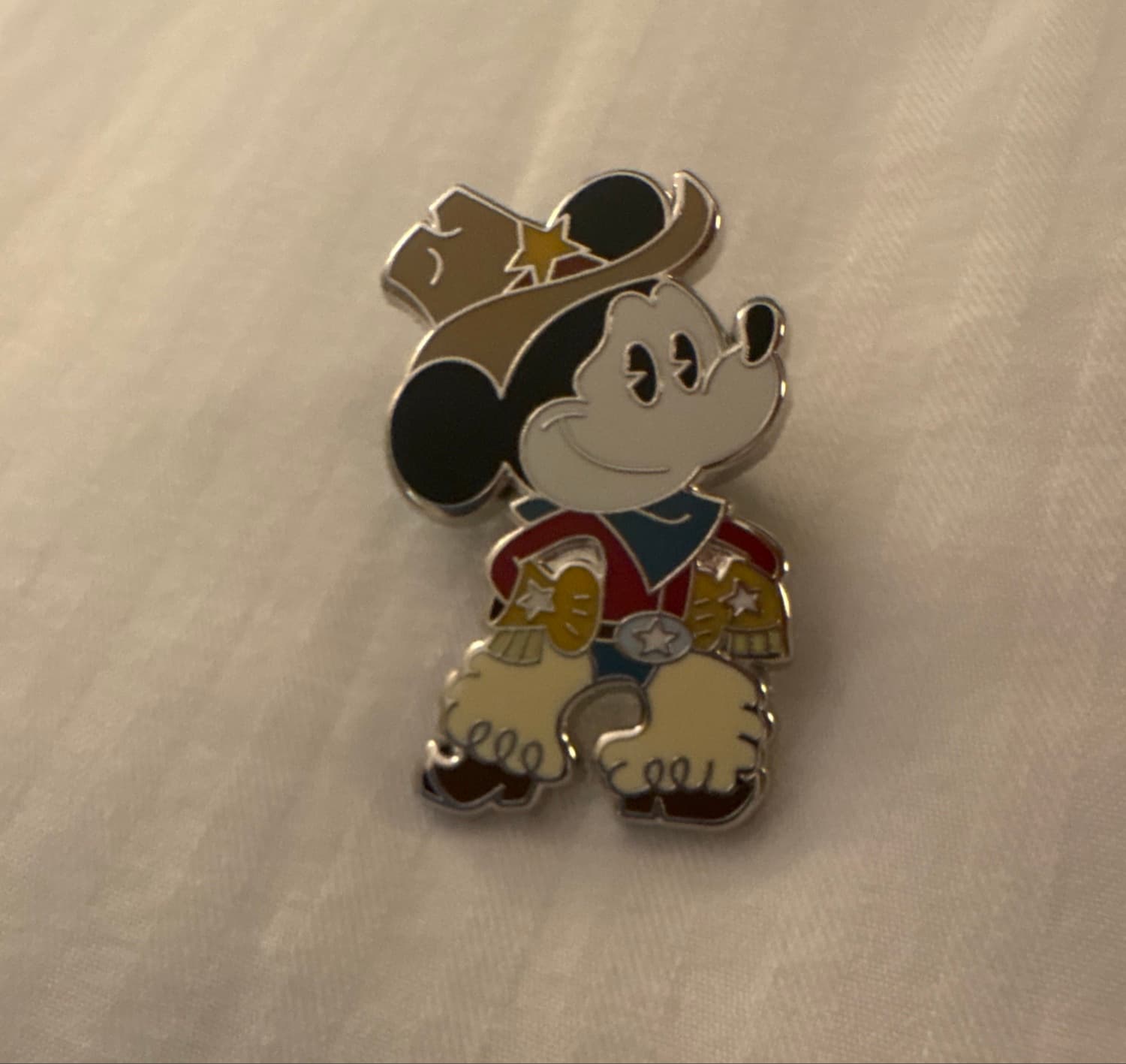 DLR Mickey Sheriff Cowboy Pin
