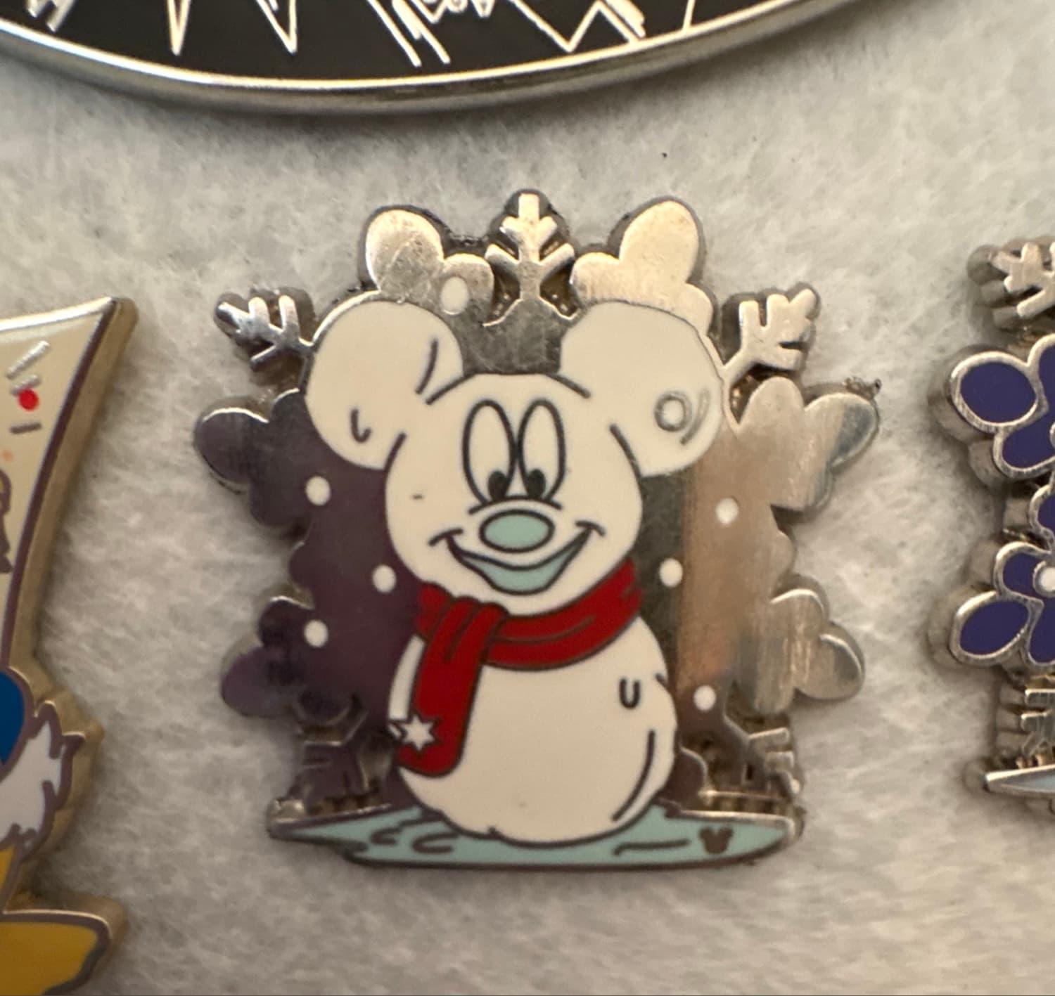 Snowman Mickey (Red Scarf, Snowflake Background)