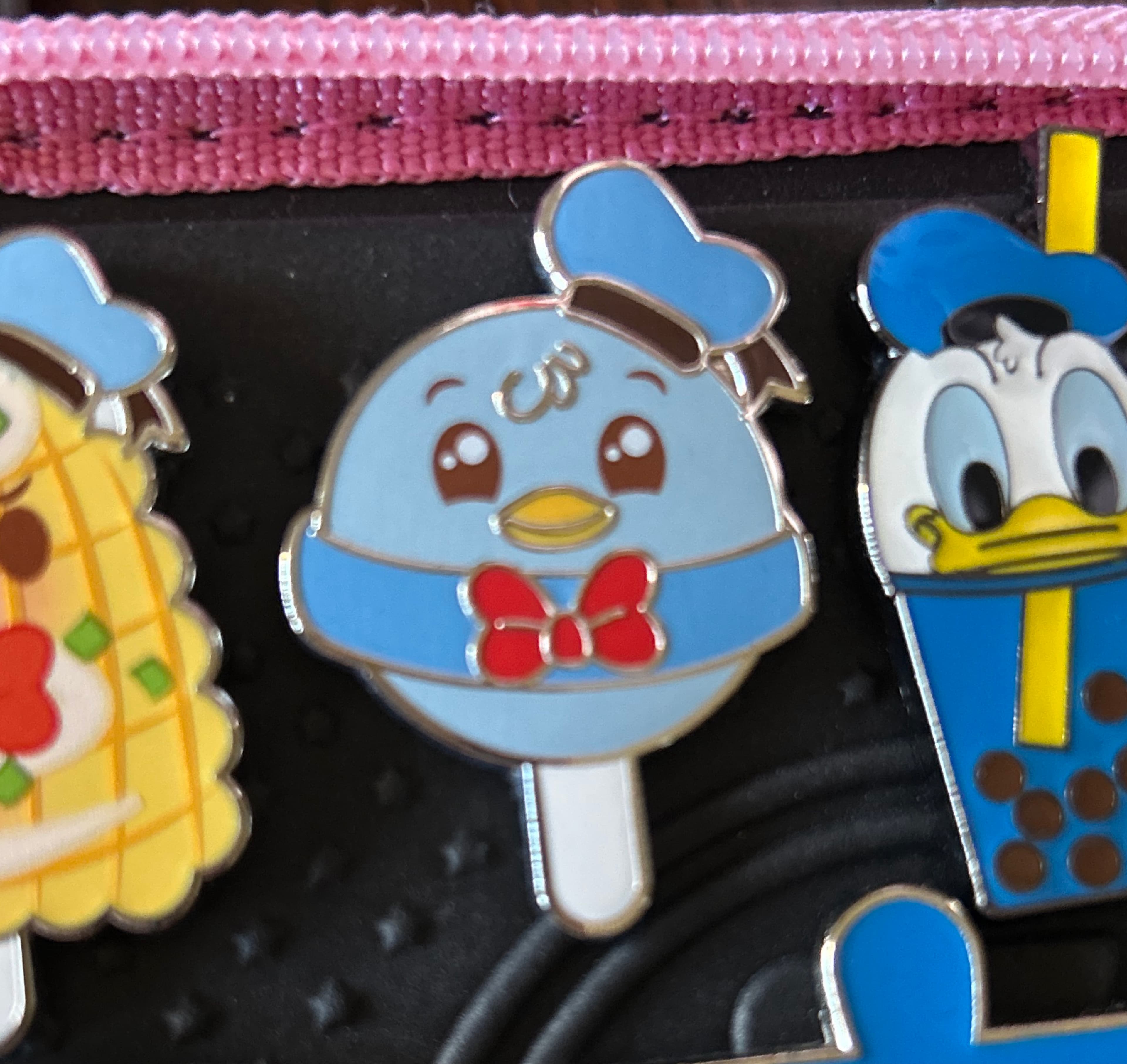 Donald Duck Wild Raspberry Lollipop front