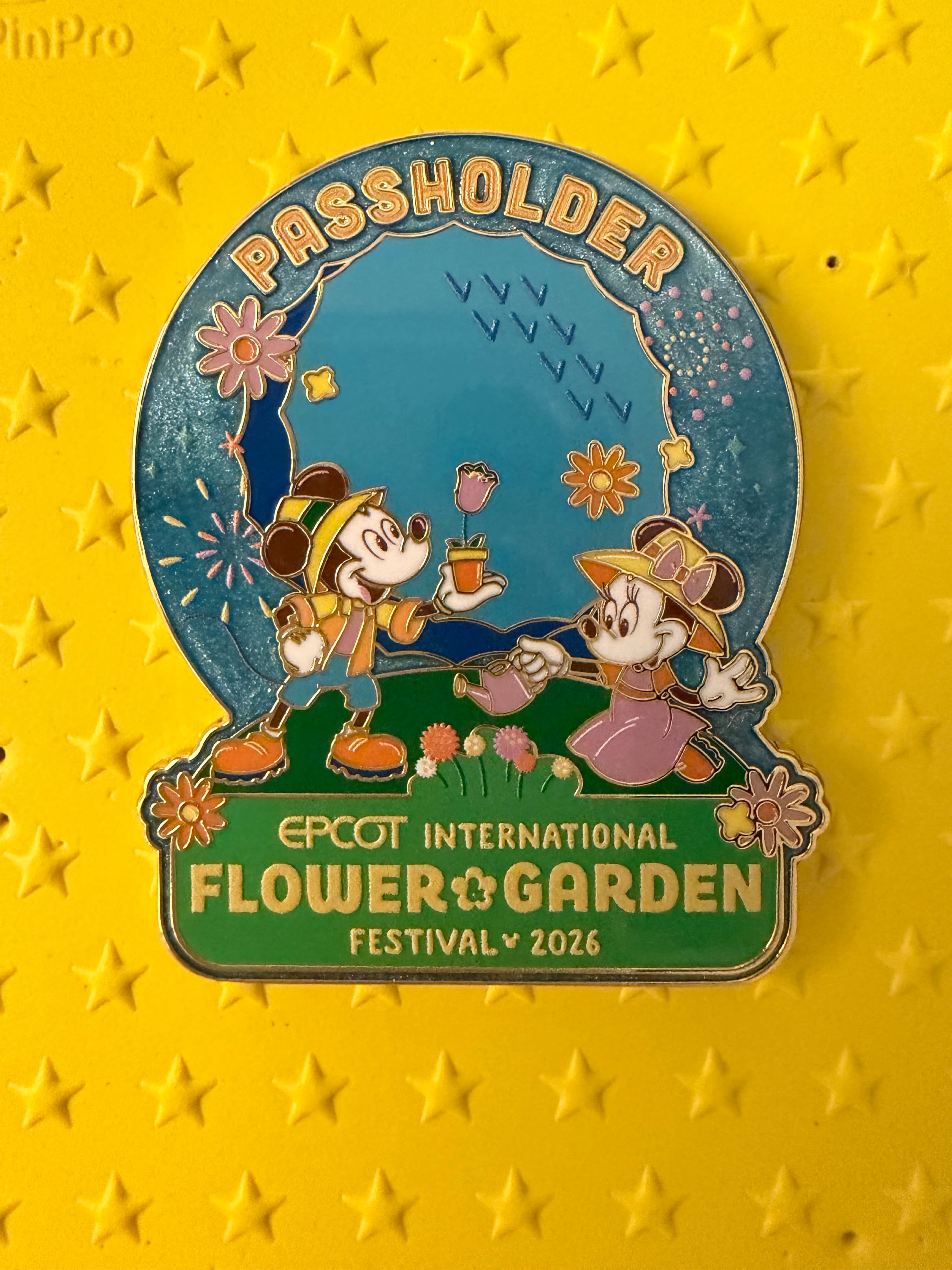 Minnie and Mickey Passholder - Epcot International Flower & Garden Festival 2026 front