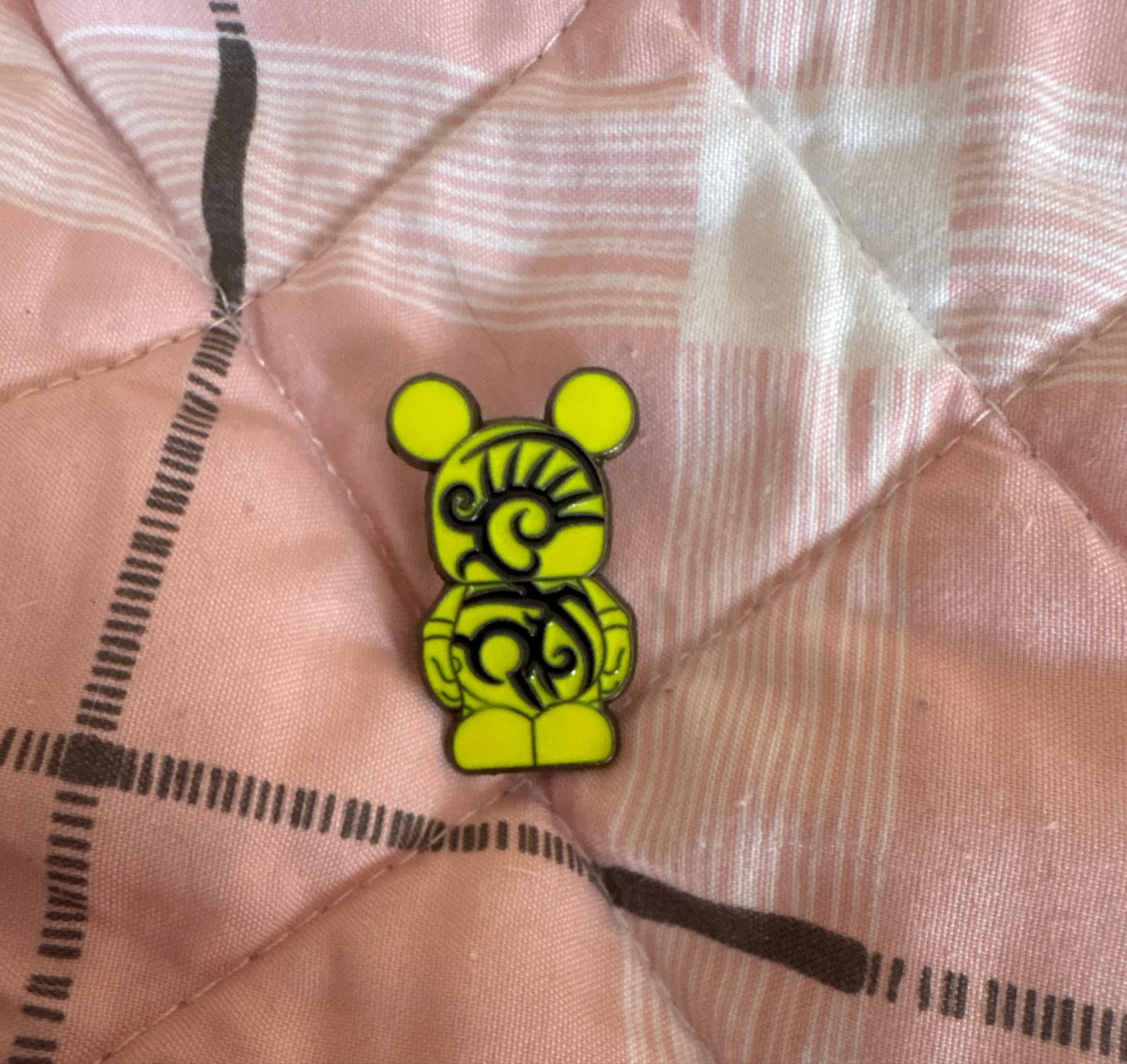 Vinylmation Jr. #1 - Tribal Yellow Pin front