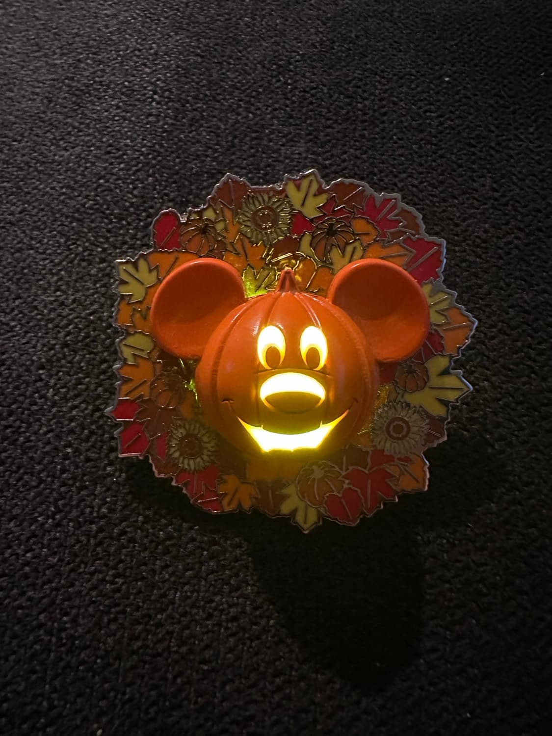 Mickey Mouse Jack-o'-Lantern Wreath Light-Up Halloween Pin