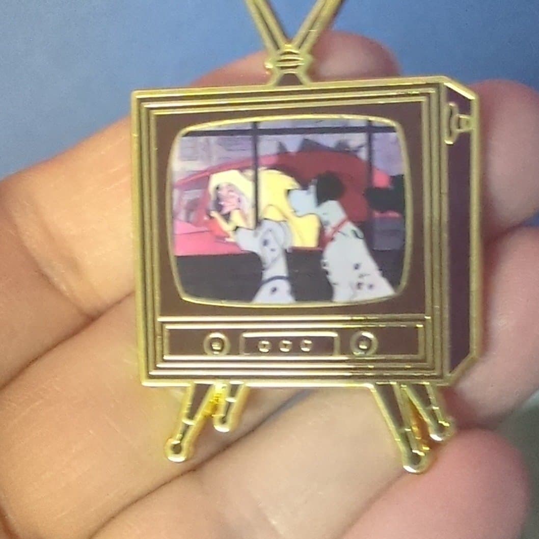 Disney 101 Dalmatians TV Scenes Blind Box Pin Set - Cruella Searches for Puppies front