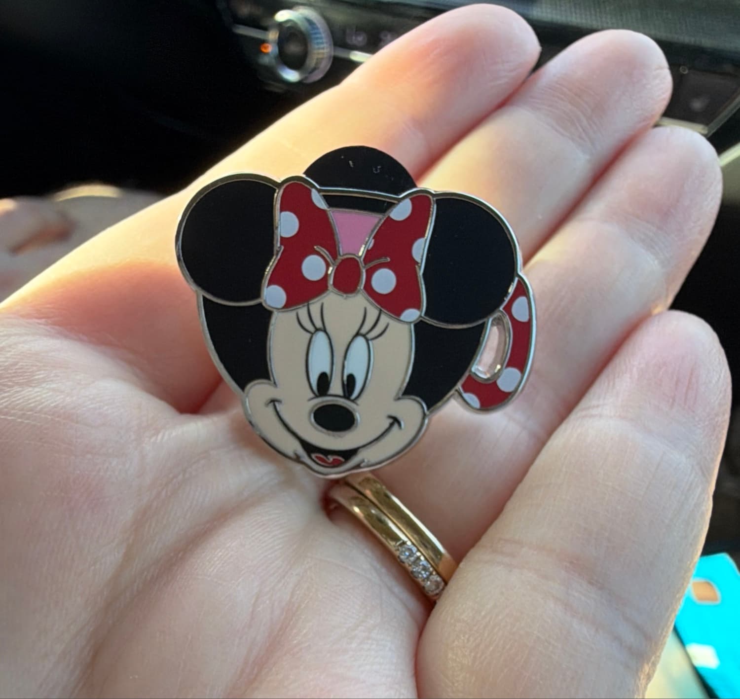 Minnie Mouse Character Mugs Mystery Pin