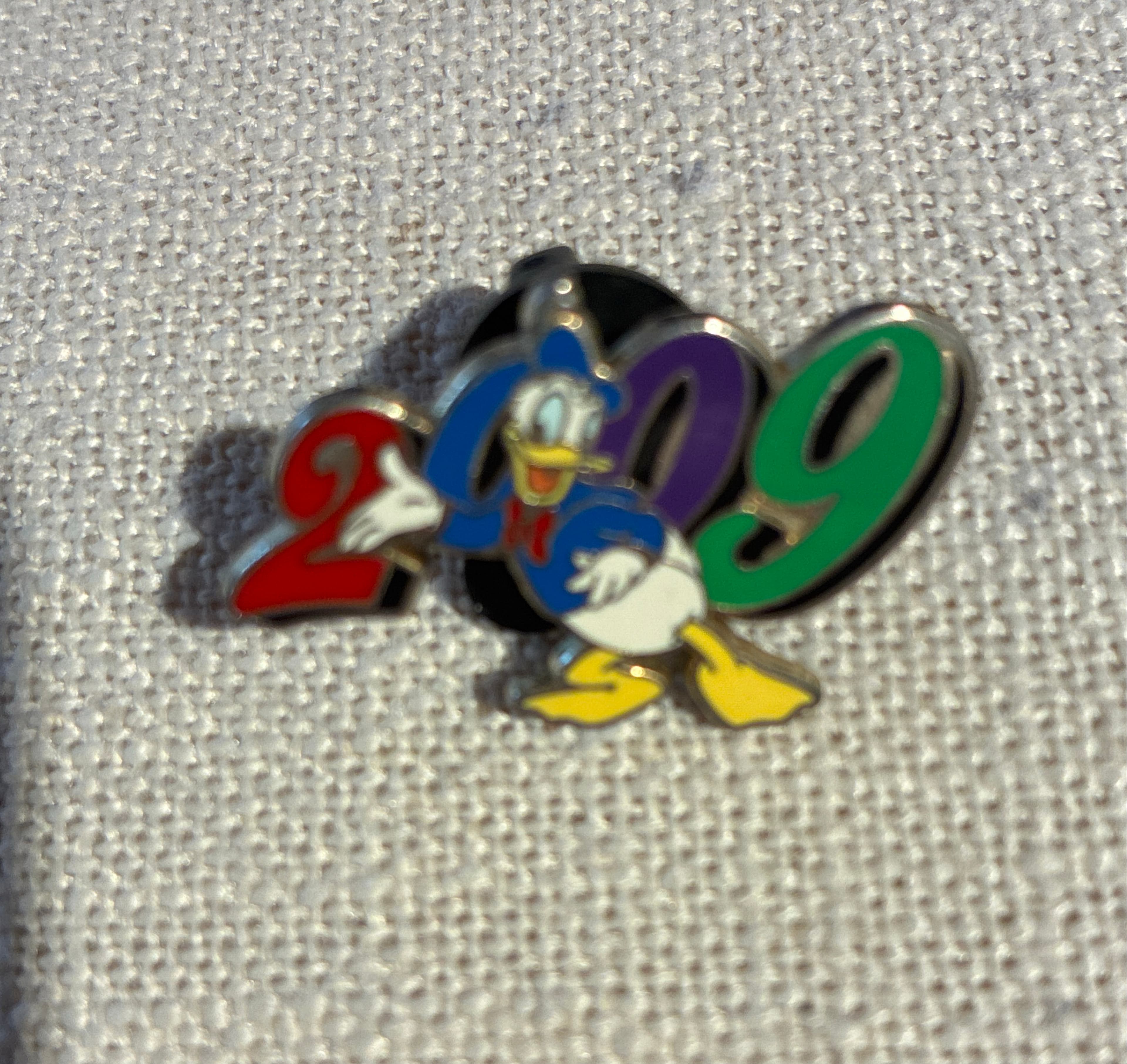 Donald Duck 2009 Dated Year Pin