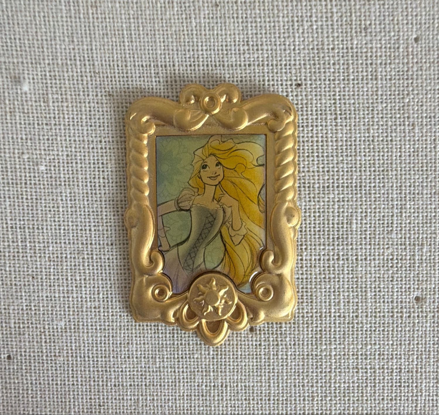 Disney Princess Gold Frame Portrait Collection Rapunzel Tangled Pin front