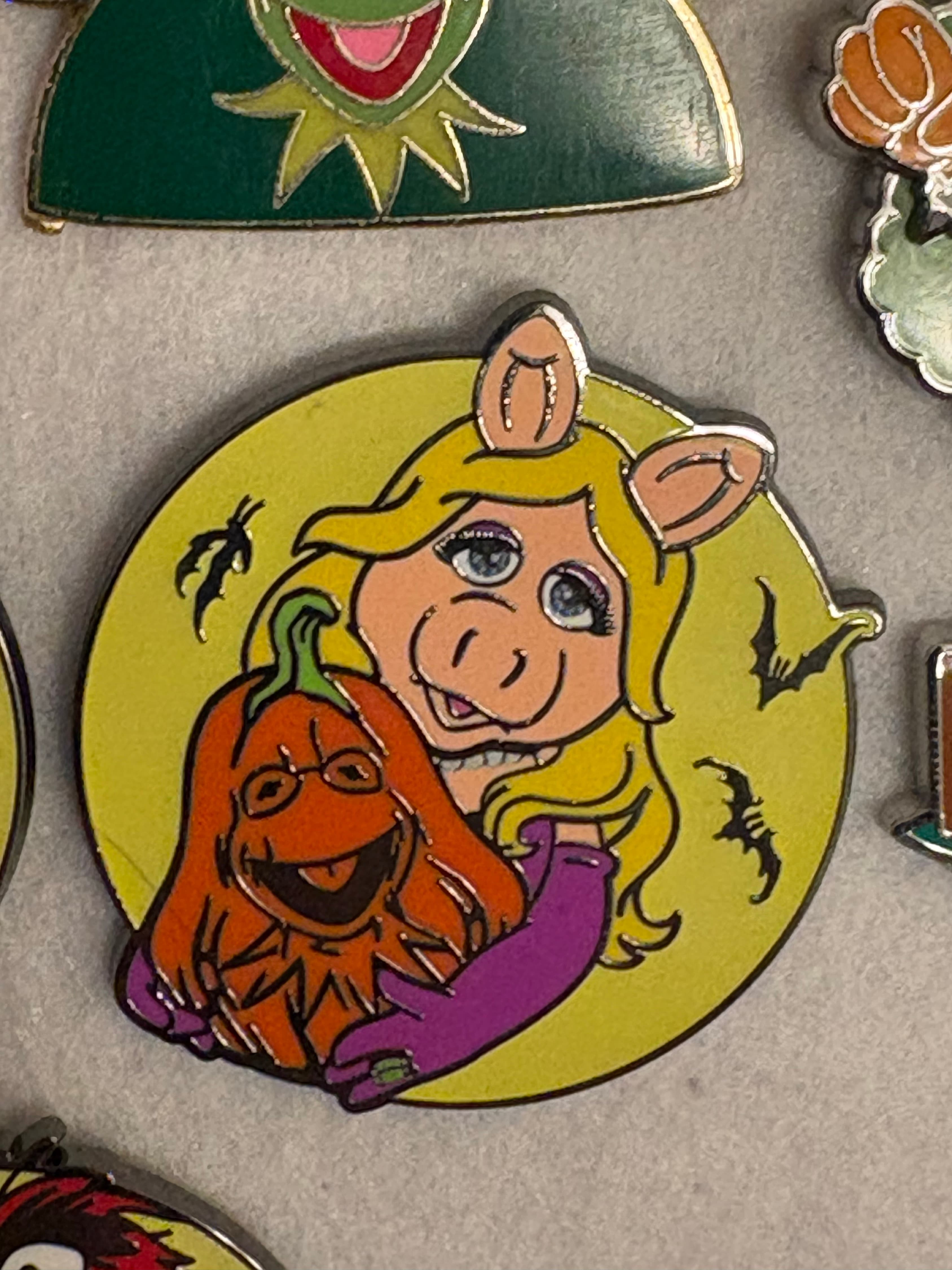Miss Piggy with Kermit Pumpkin front