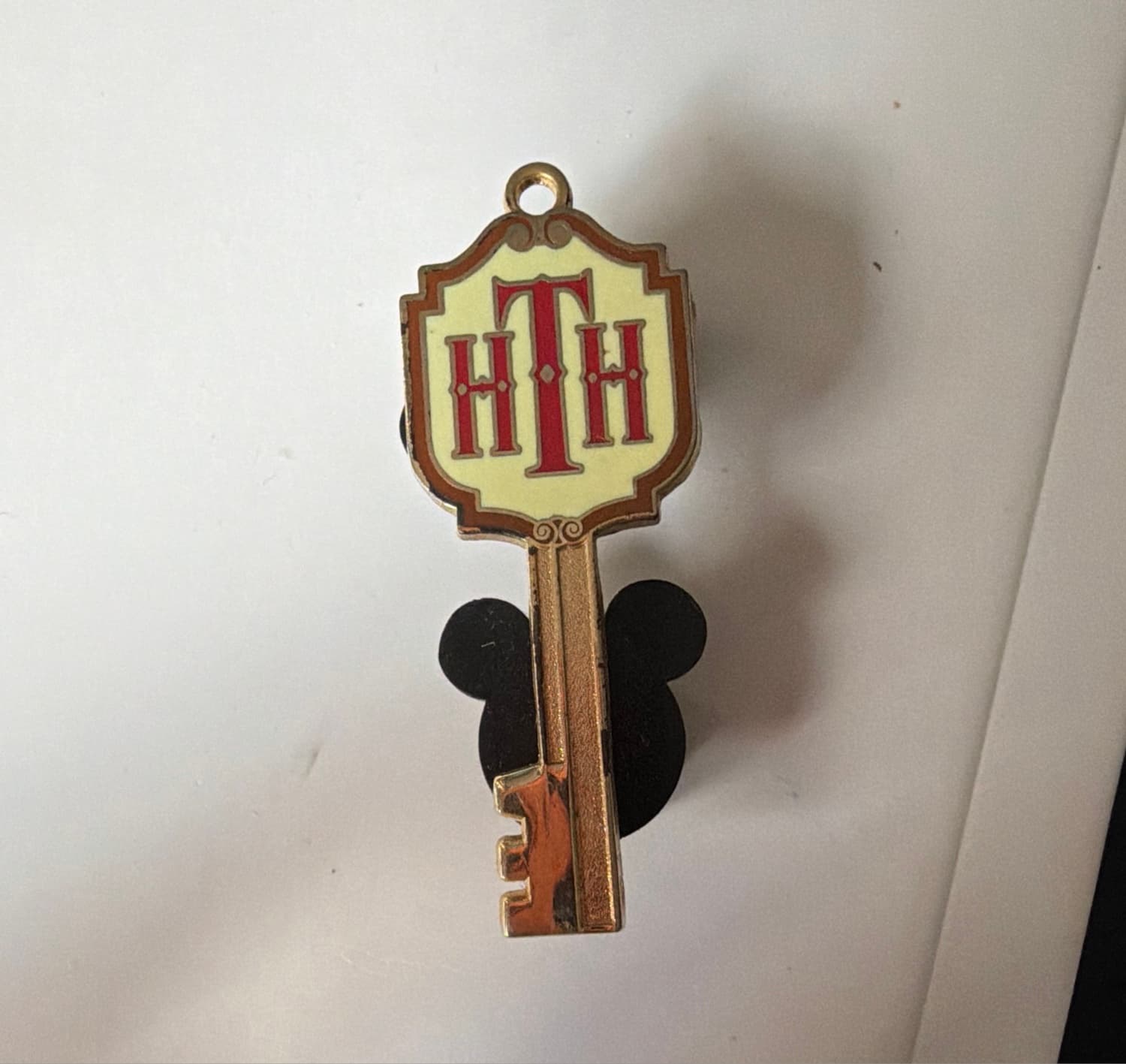 Hollywood Tower Hotel Key Pin front