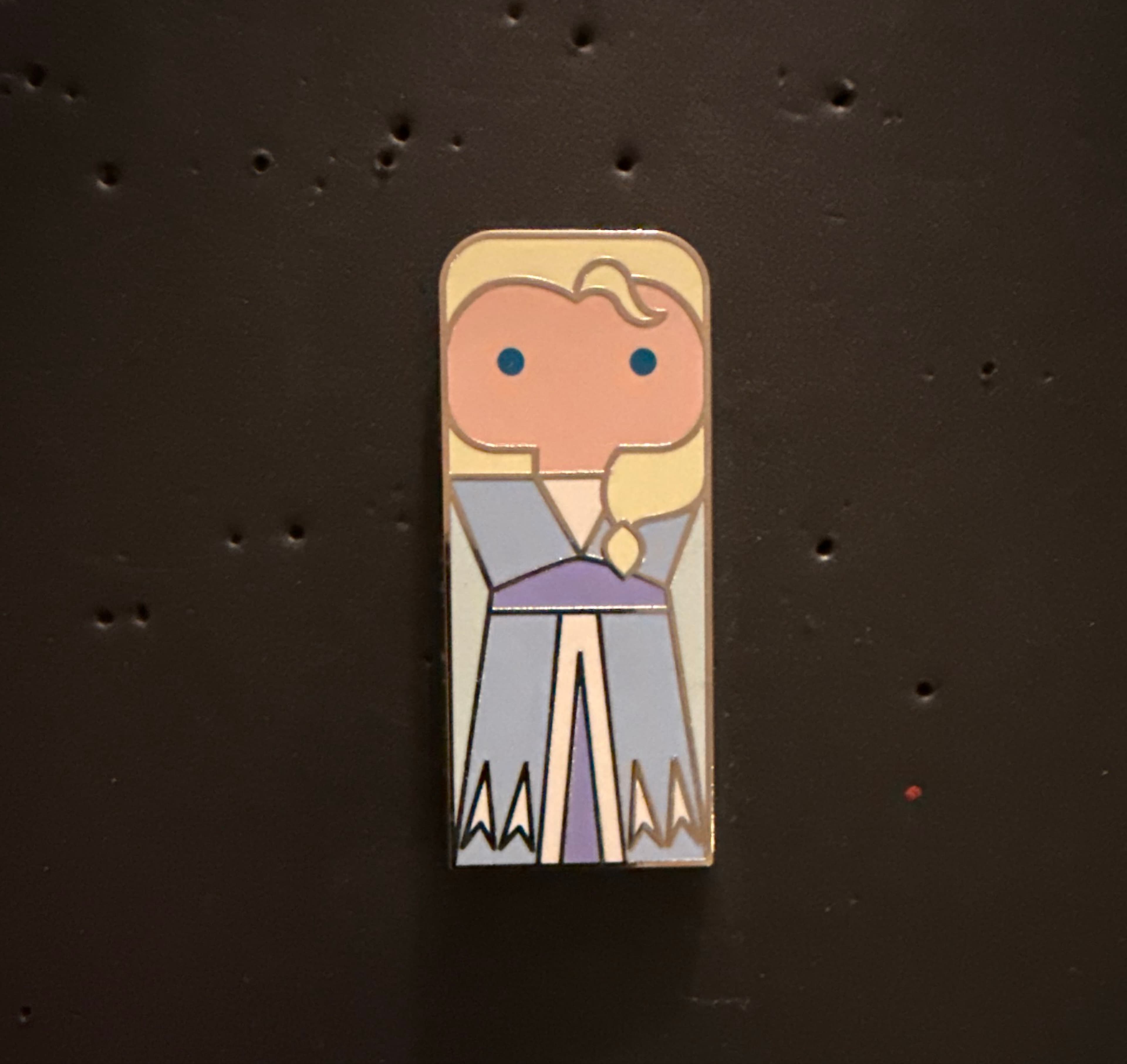 Elsa - Disney 100 Unified Characters Mystery Pin front