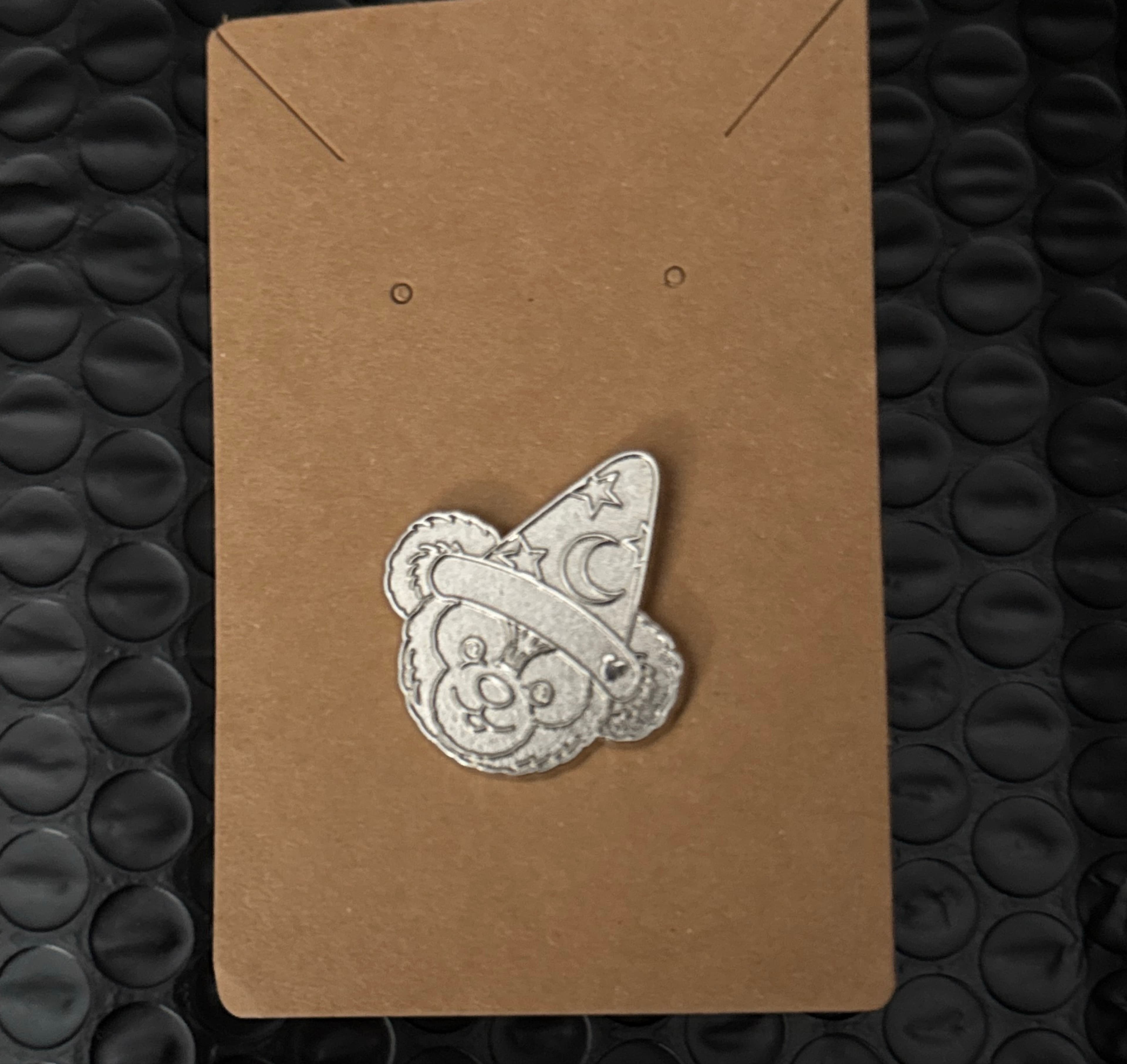 Duffy Bear in Sorcerer Hat Chaser - Duffy's Hats - WDW Hidden Mickey 2012: Wave B front