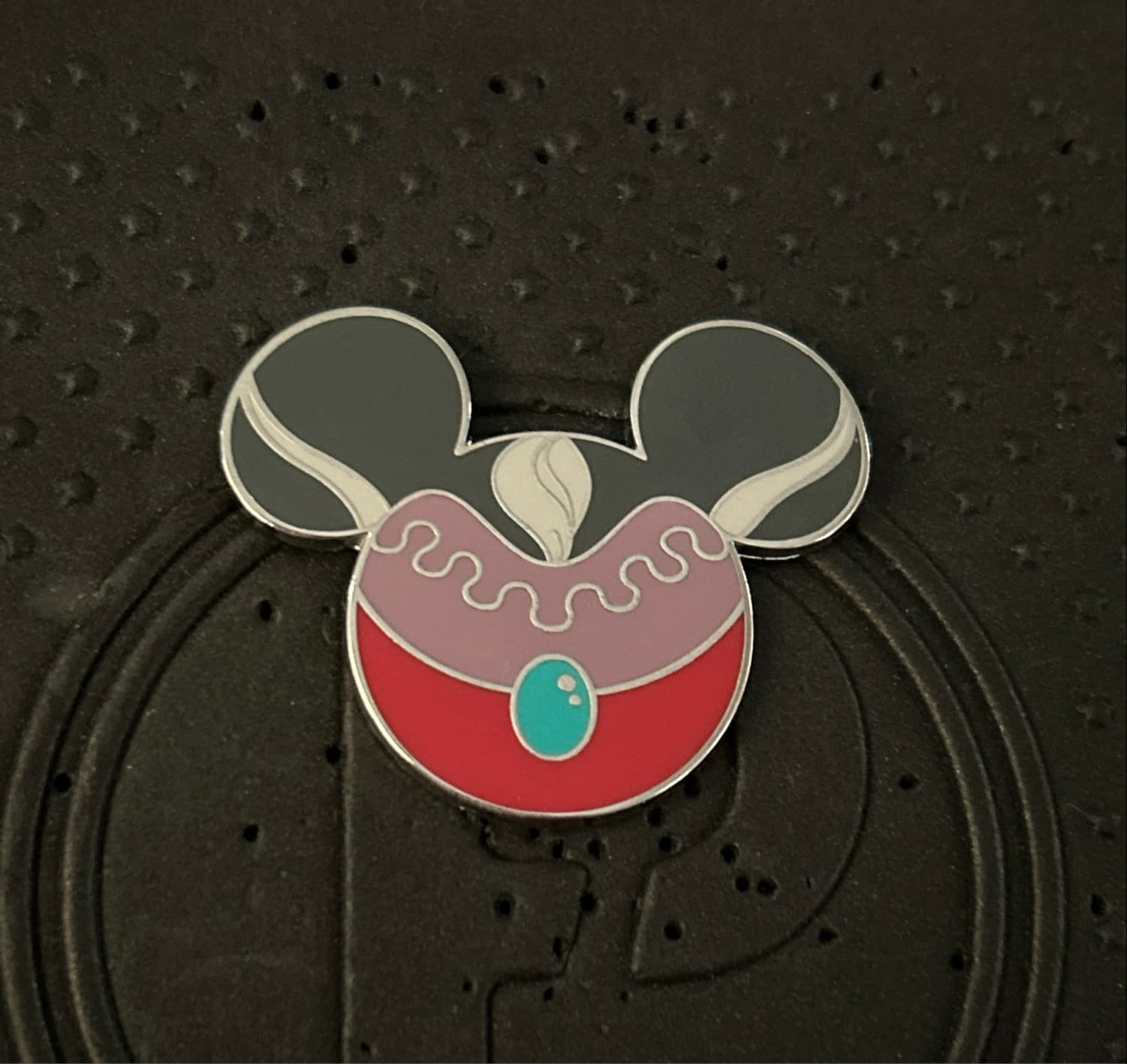 Lady Tremaine Mickey Icon - Disney Villains Mystery Collection front